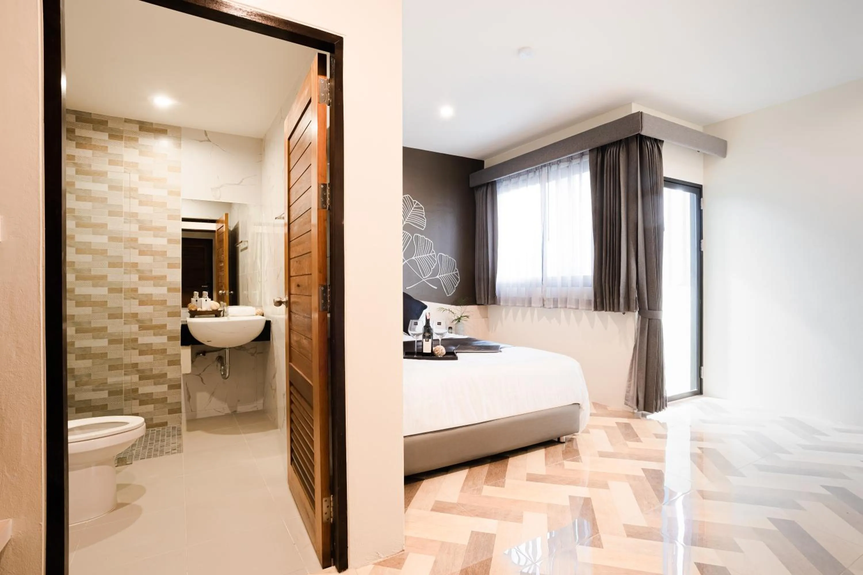 Bedroom, Bed in SJ Miracle Hotel