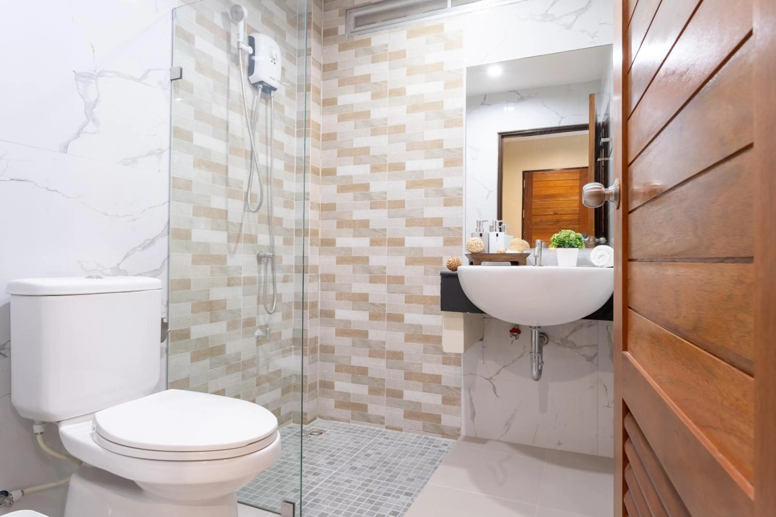 Bathroom in SJ Miracle Hotel