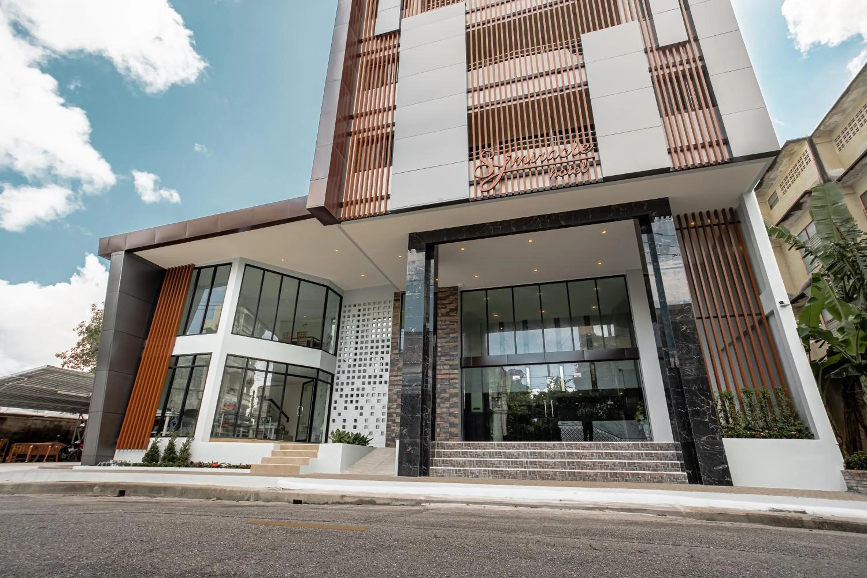 Property building in SJ Miracle Hotel