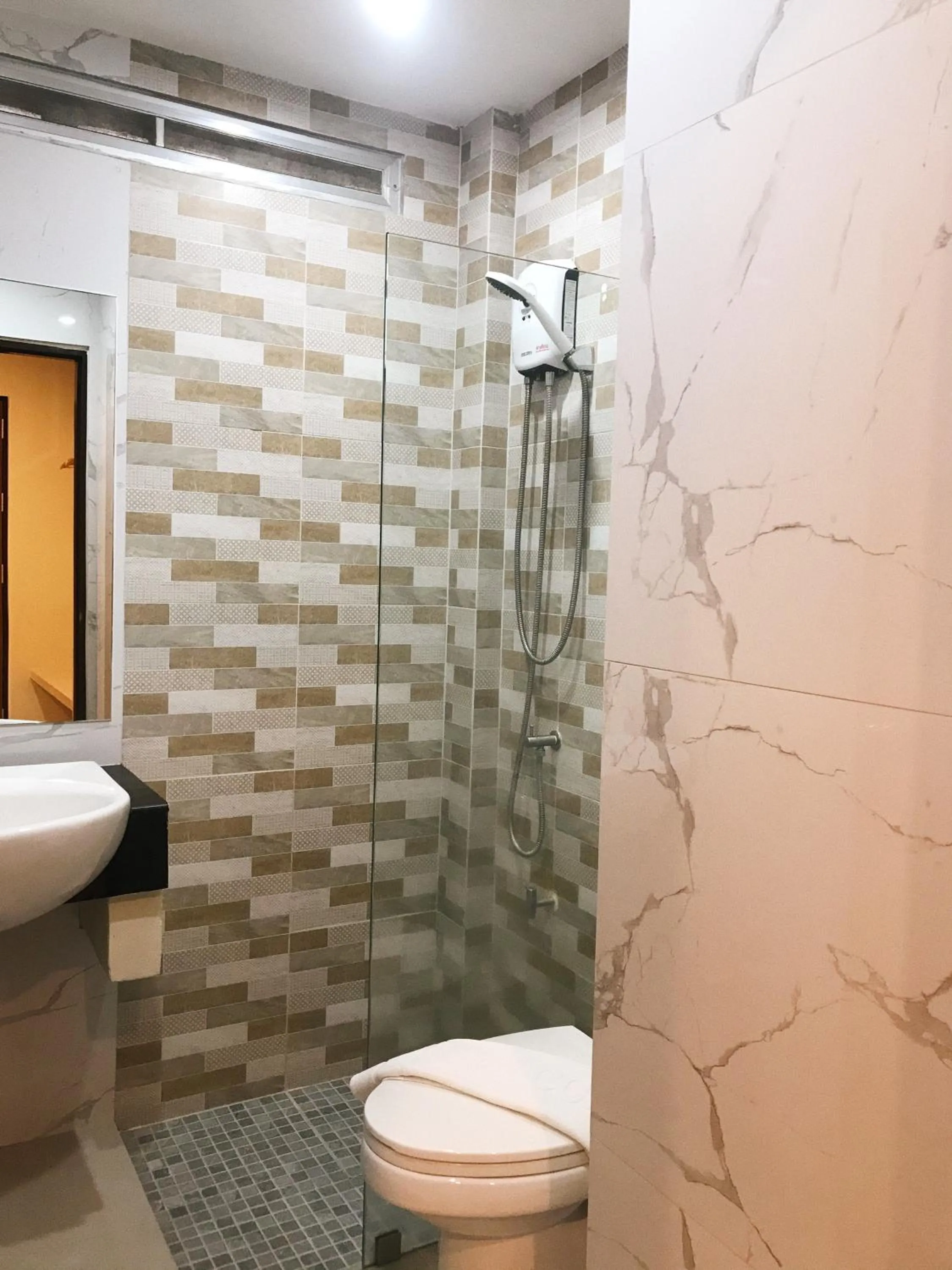 Bathroom in SJ Miracle Hotel