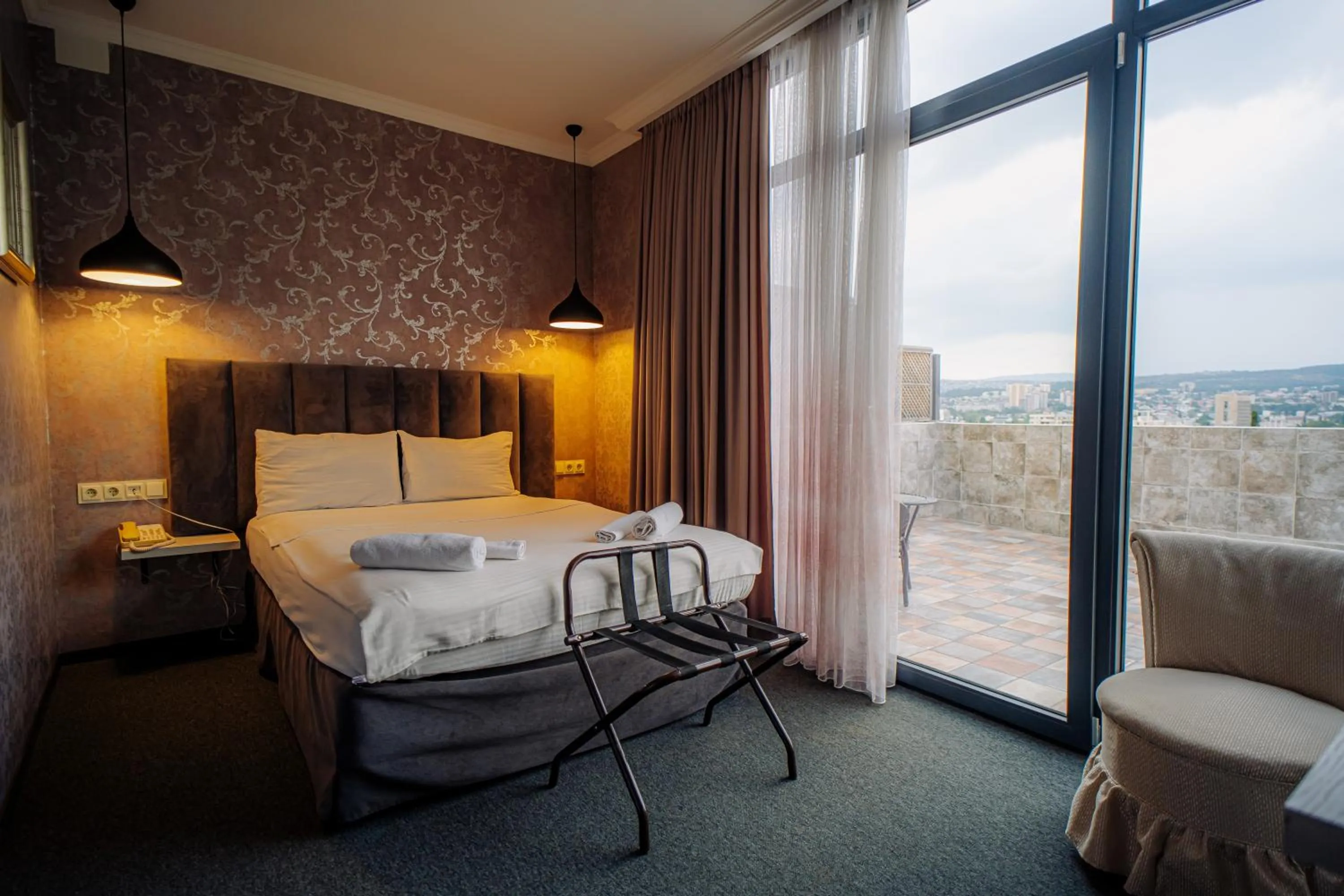 Bedroom, Bed in Hotel Day Inn