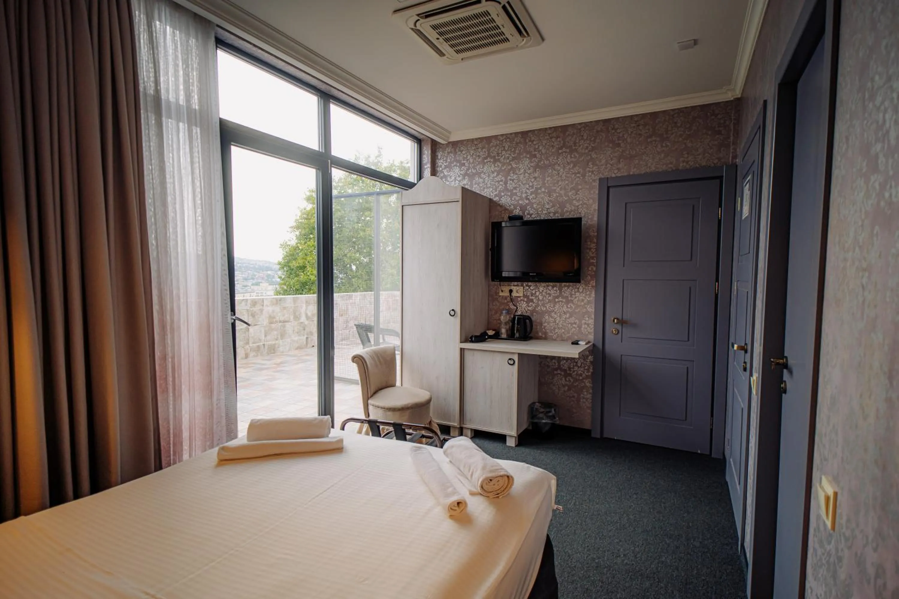 Bedroom, Bed in Hotel Day Inn