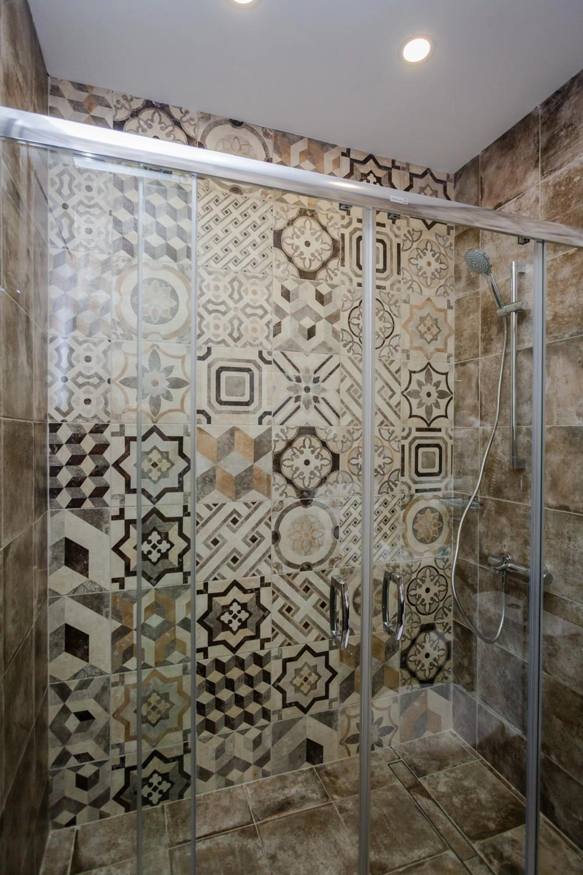 Shower in Hotel Day Inn