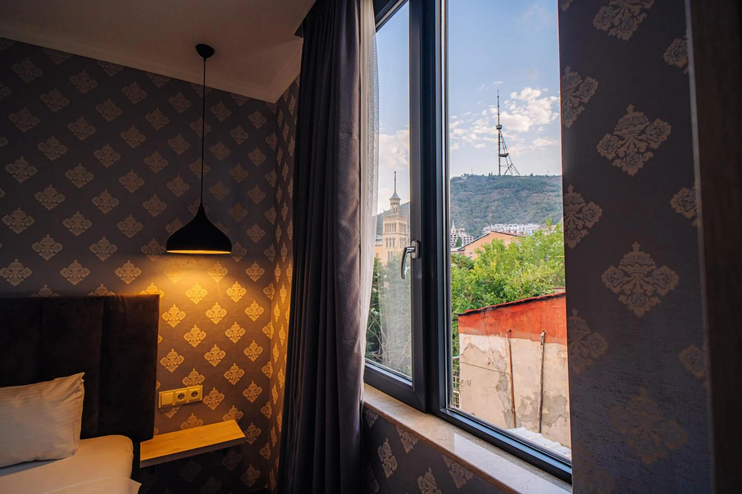 View (from property/room), Bed in Hotel Day Inn