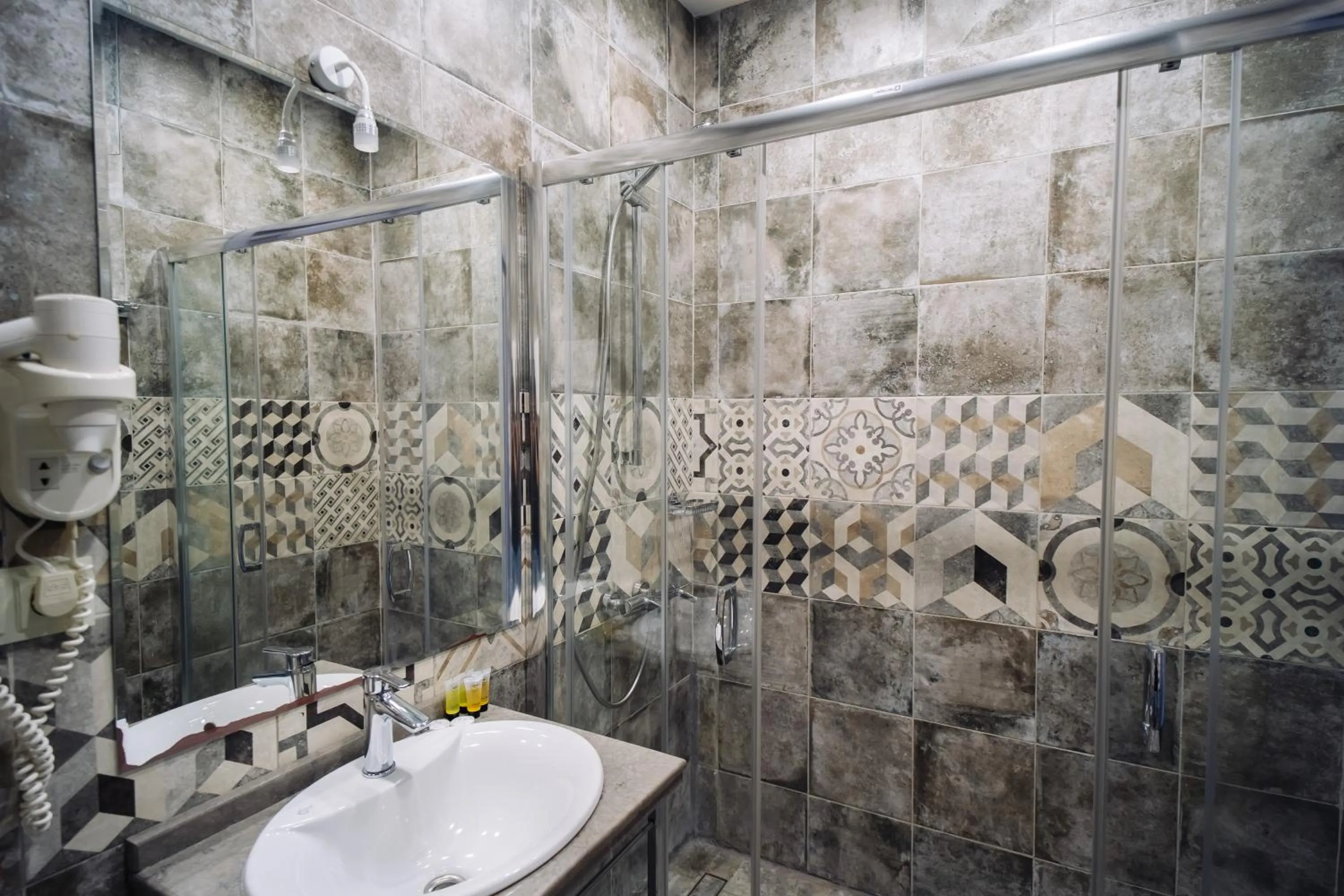 Shower in Hotel Day Inn