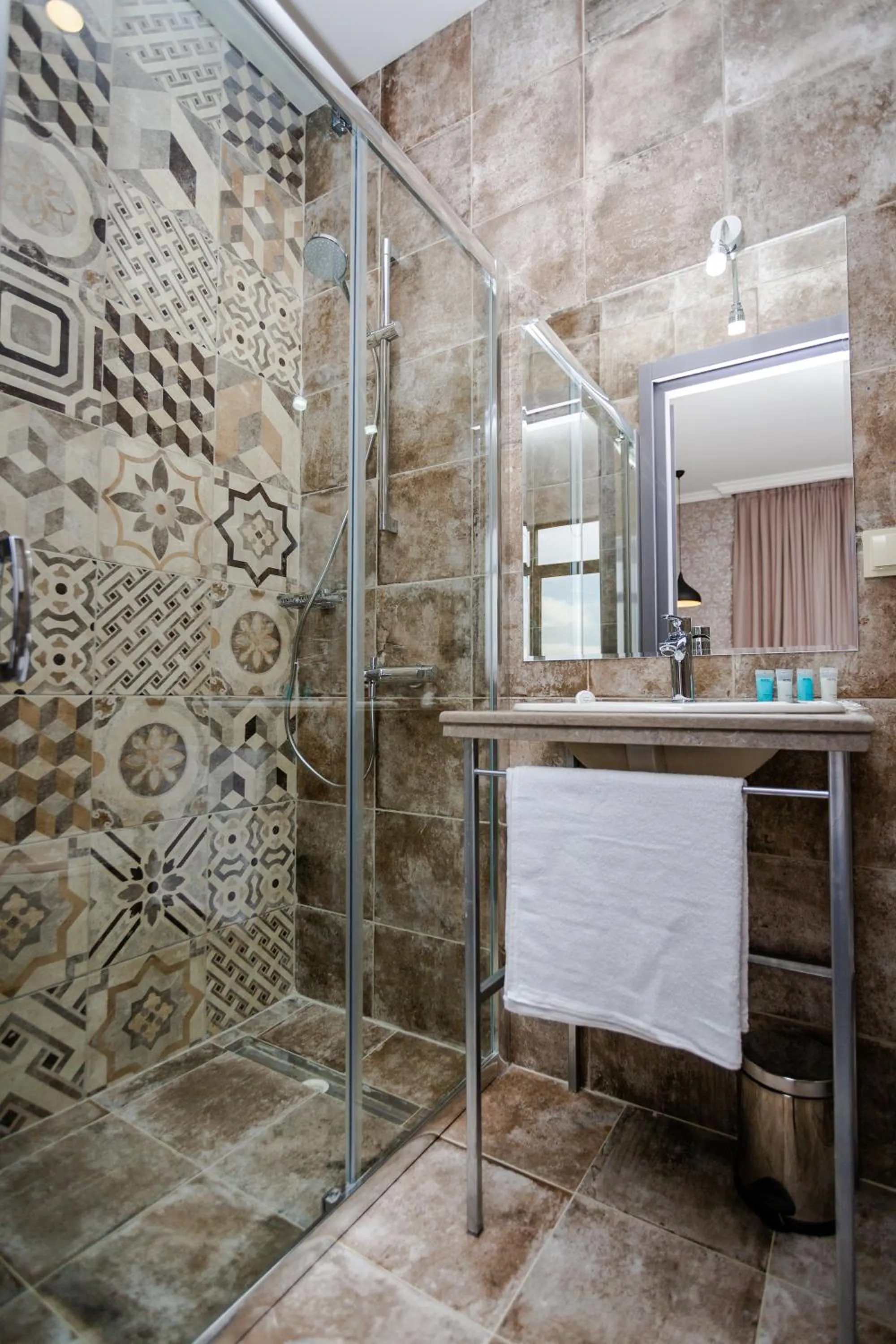 Shower in Hotel Day Inn