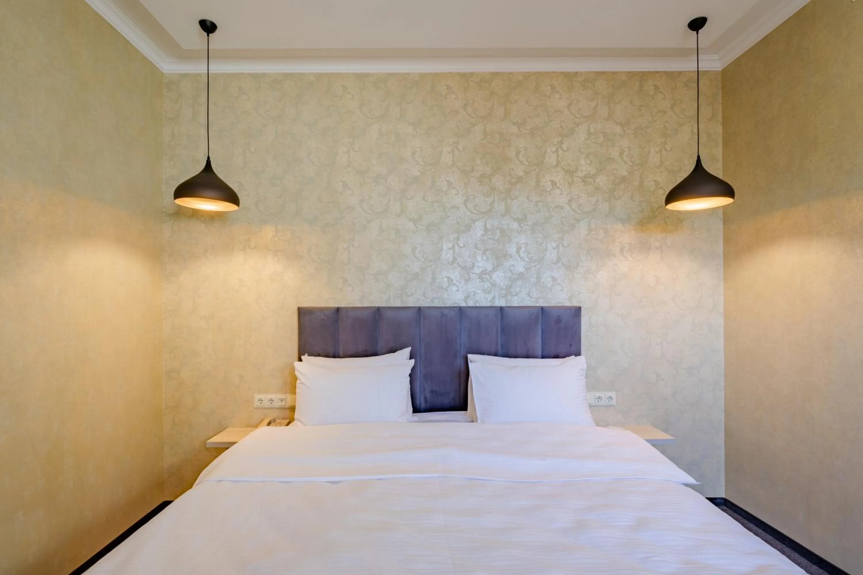 Bedroom, Bed in Hotel Day Inn