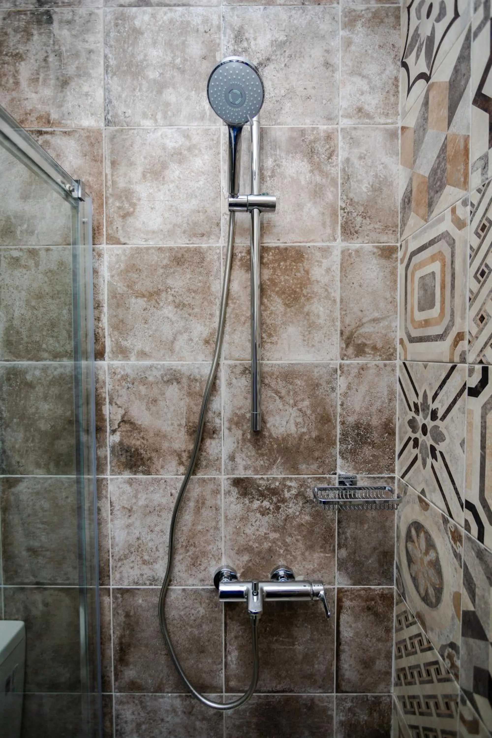 Shower in Hotel Day Inn