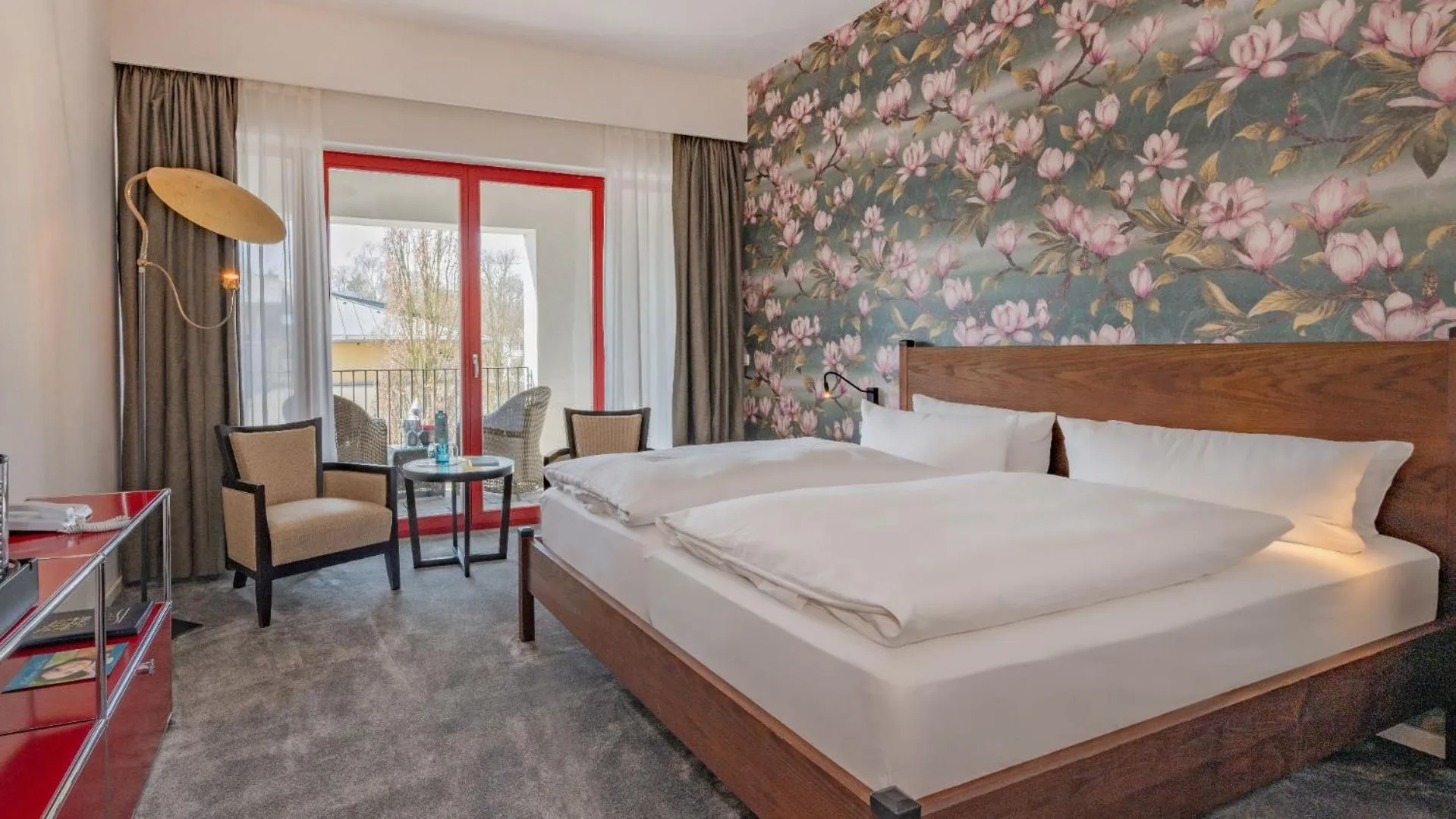 Photo of the whole room, Bed in Strandhotel Heringsdorf mit Soleaußenpool 30 Grad