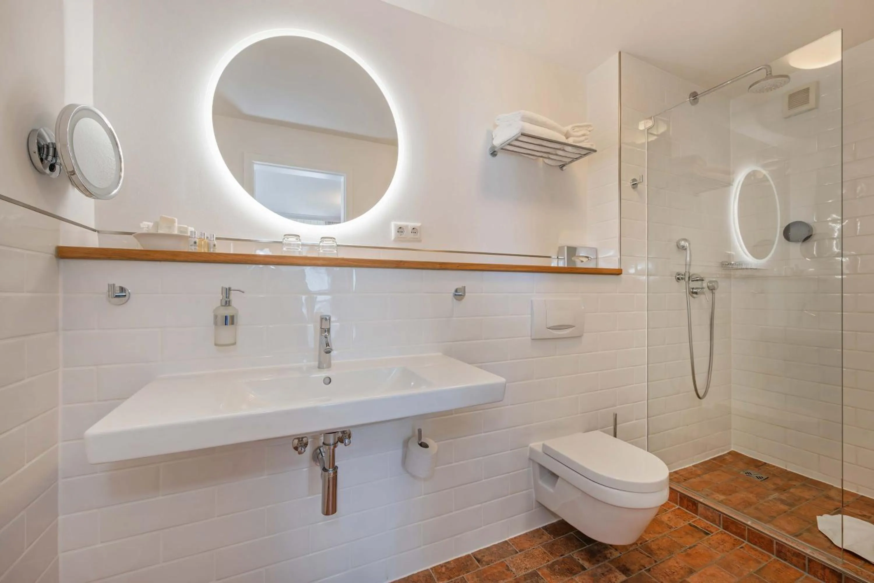 Shower in Strandhotel Heringsdorf mit Soleaußenpool 30 Grad