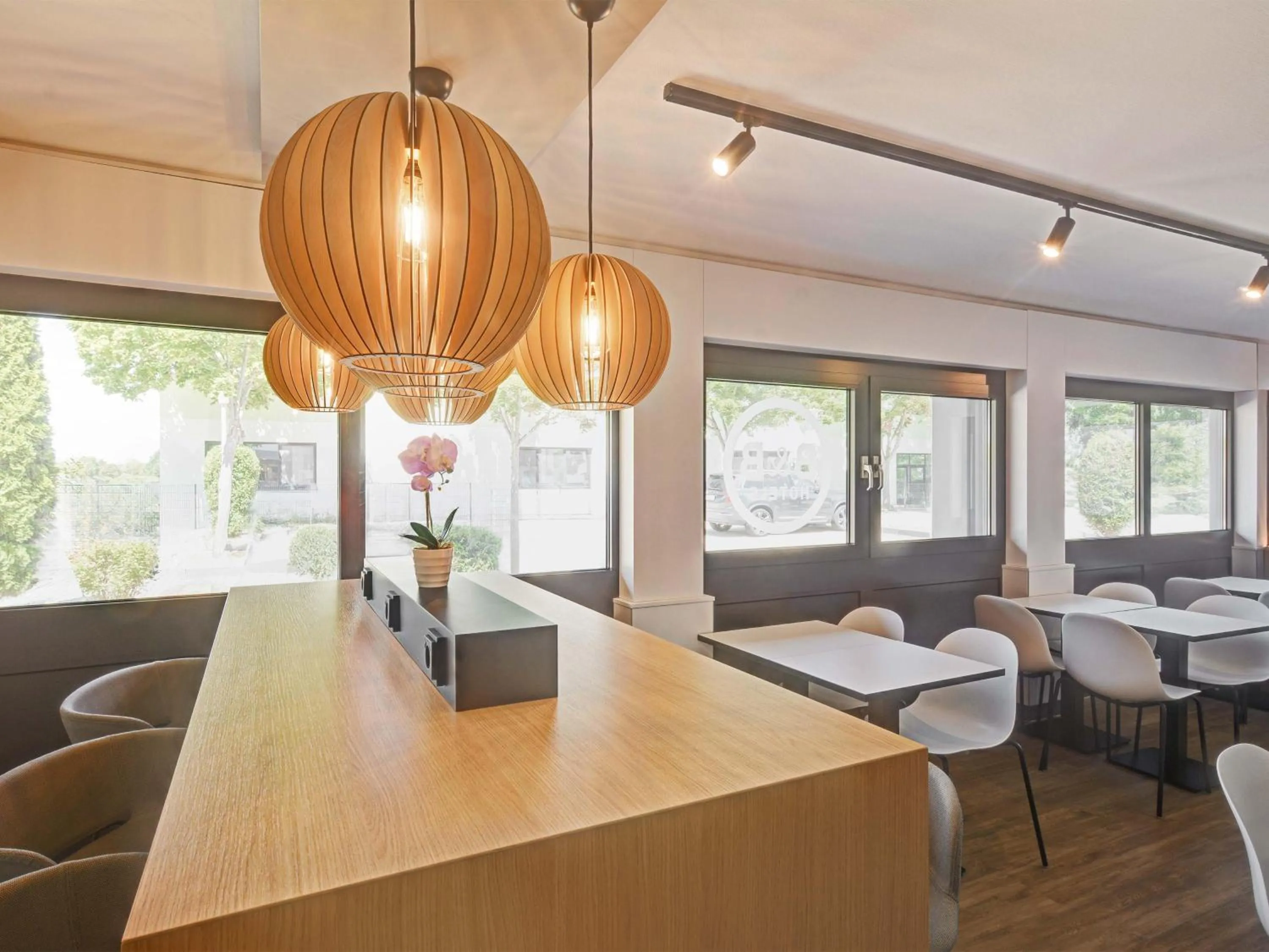 Lobby or reception in B&B HOTEL Kassel-Lohfelden