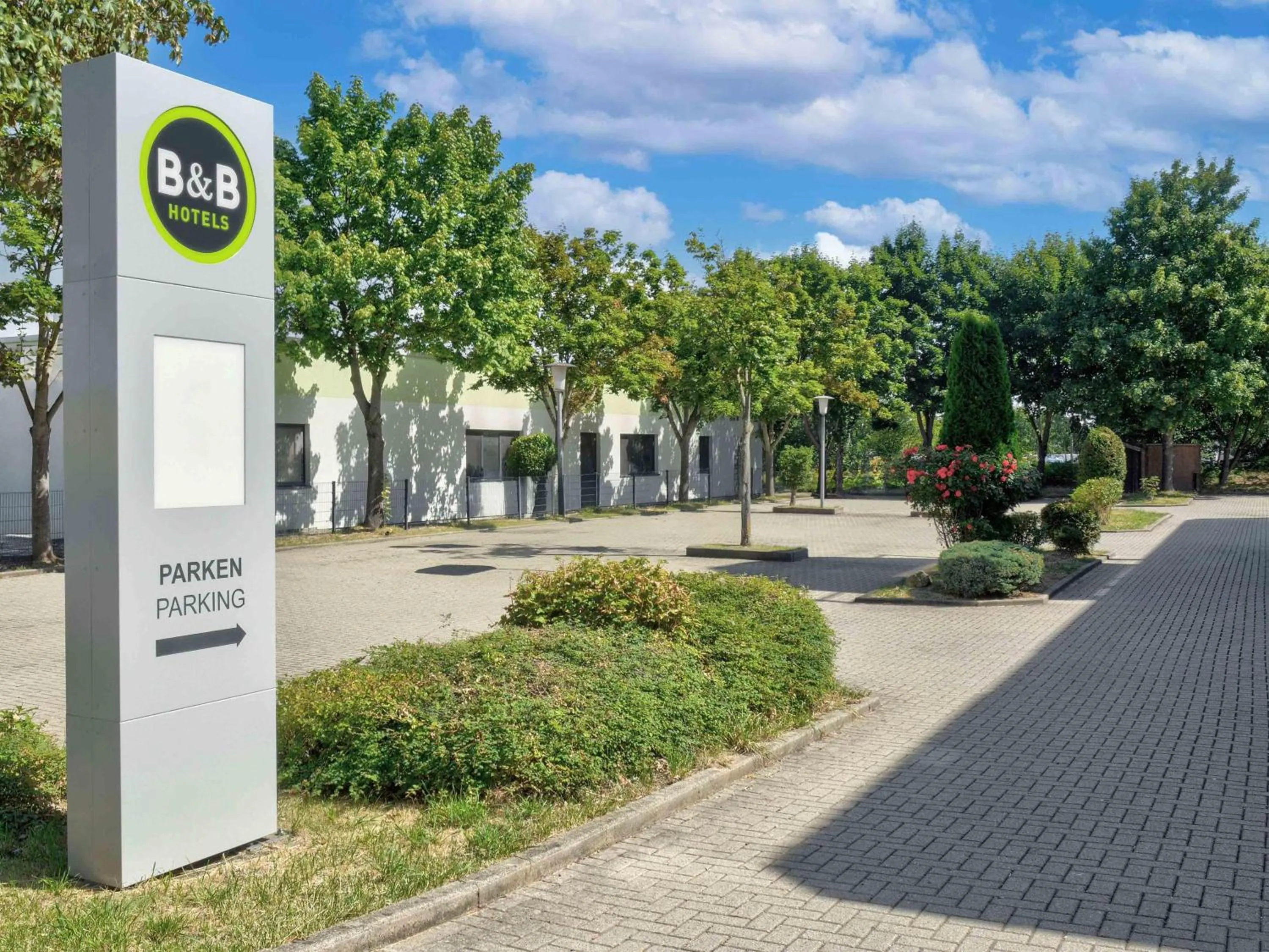 Property building in B&B HOTEL Kassel-Lohfelden