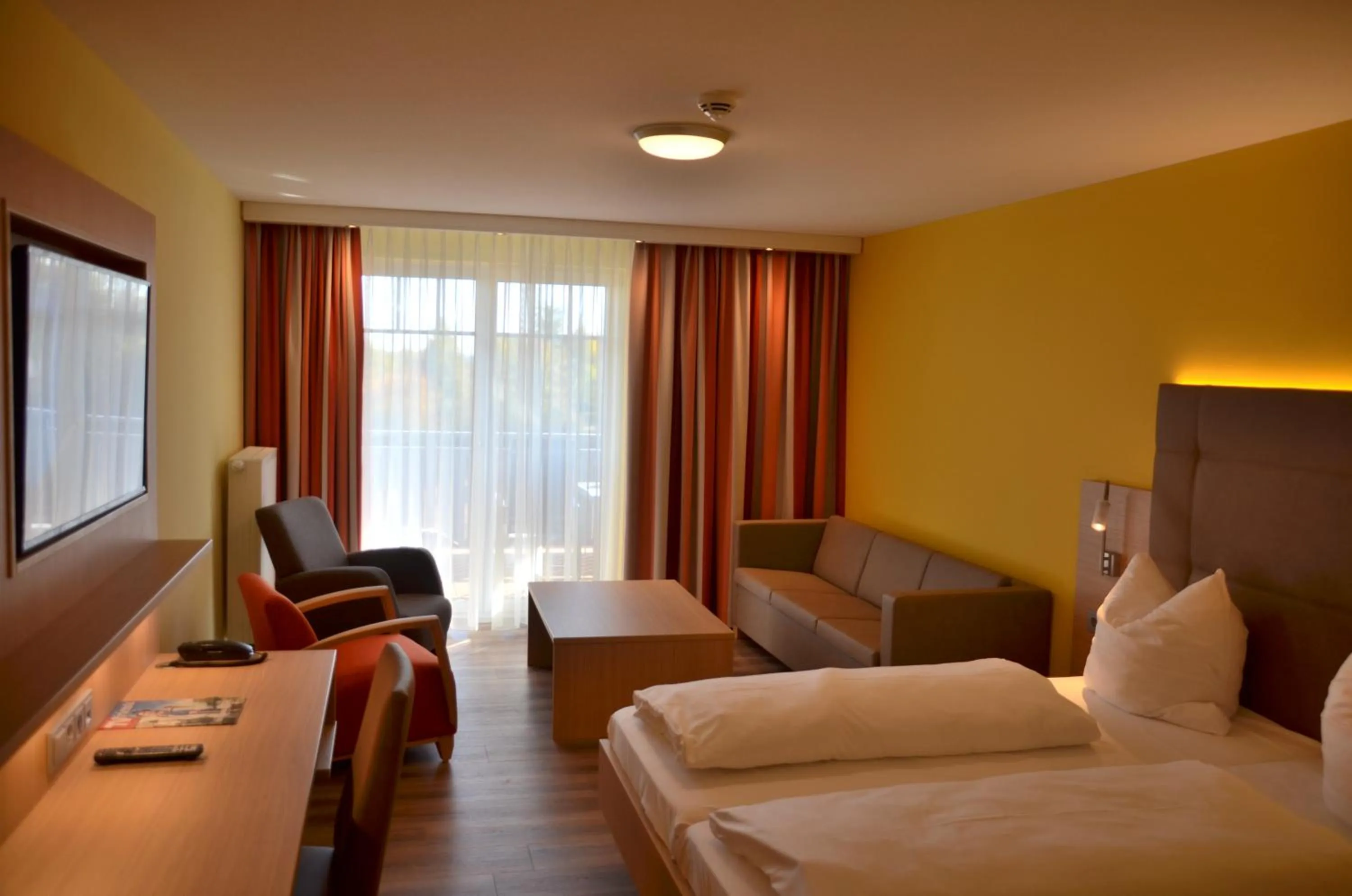 Balcony/Terrace, Bed in Hotel Bergwirt