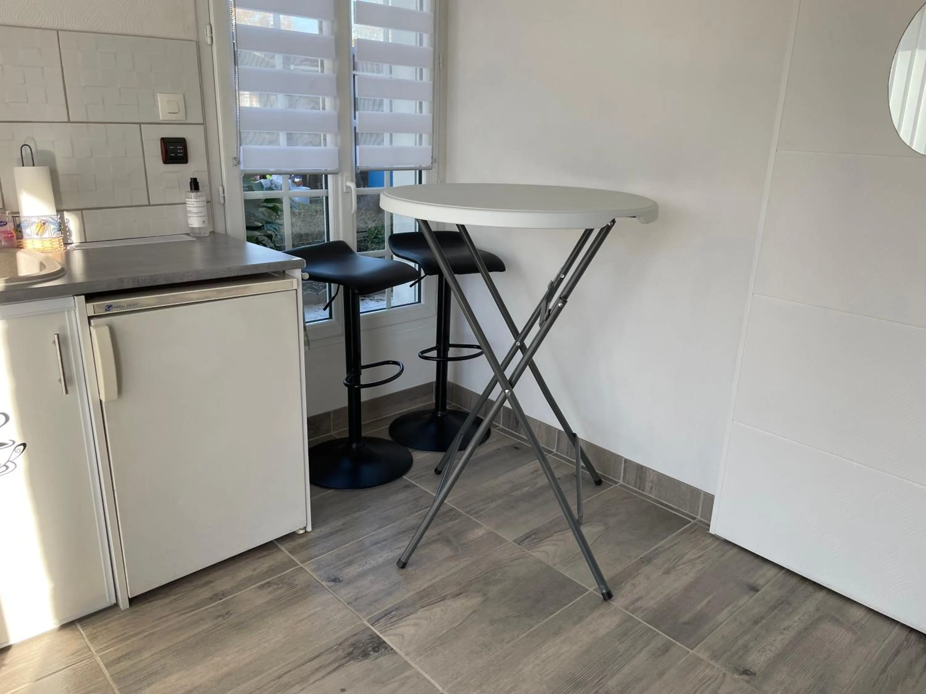 Dining area in Studio indépendant chez l'habitant