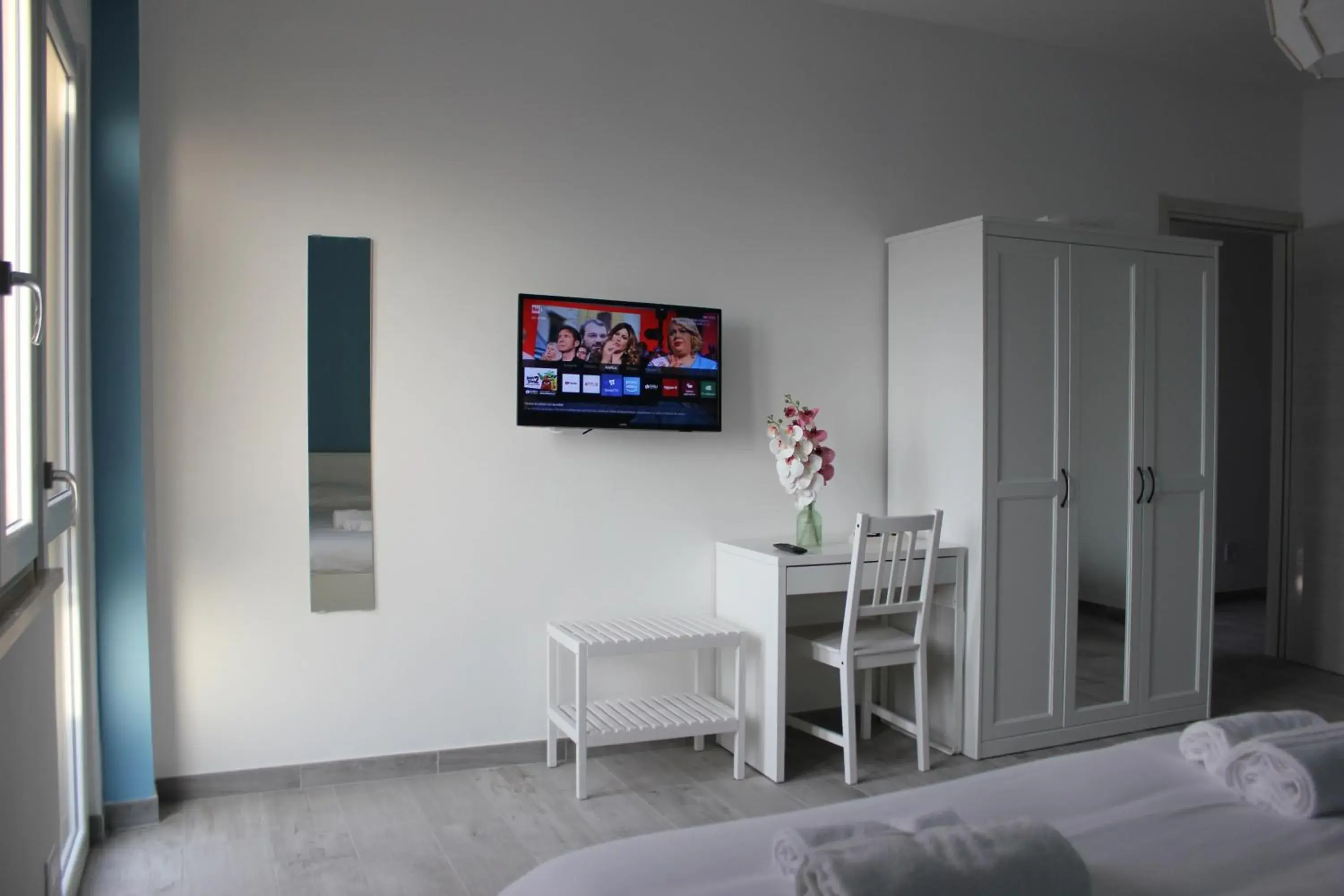 Triple Room with Private Bathroom in Roman Sunrise Rooms Triple Room with Private Bathroom in Roman Sunrise Rooms