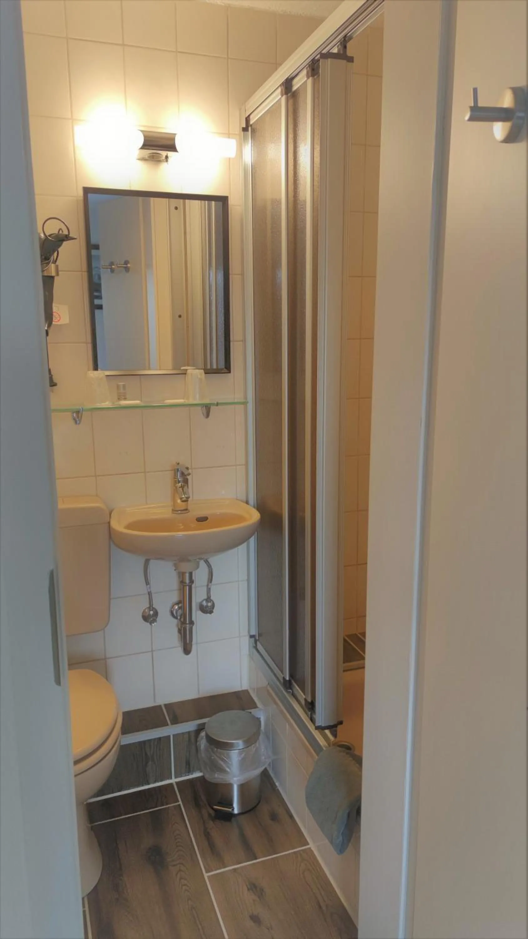 Shower in Roastineer Hotel