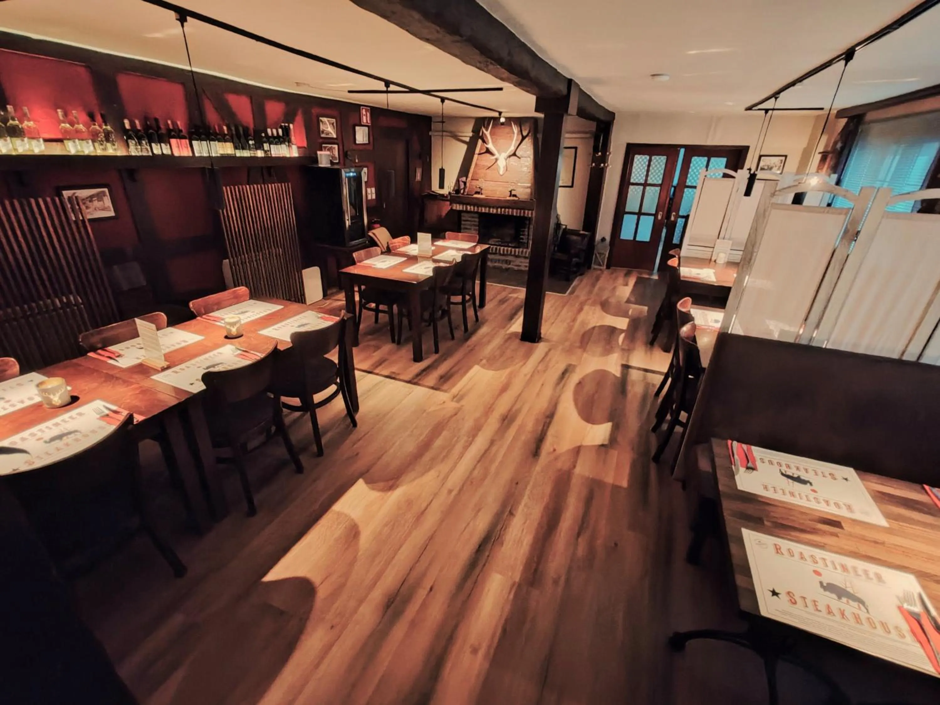 Restaurant/places to eat in Roastineer Hotel