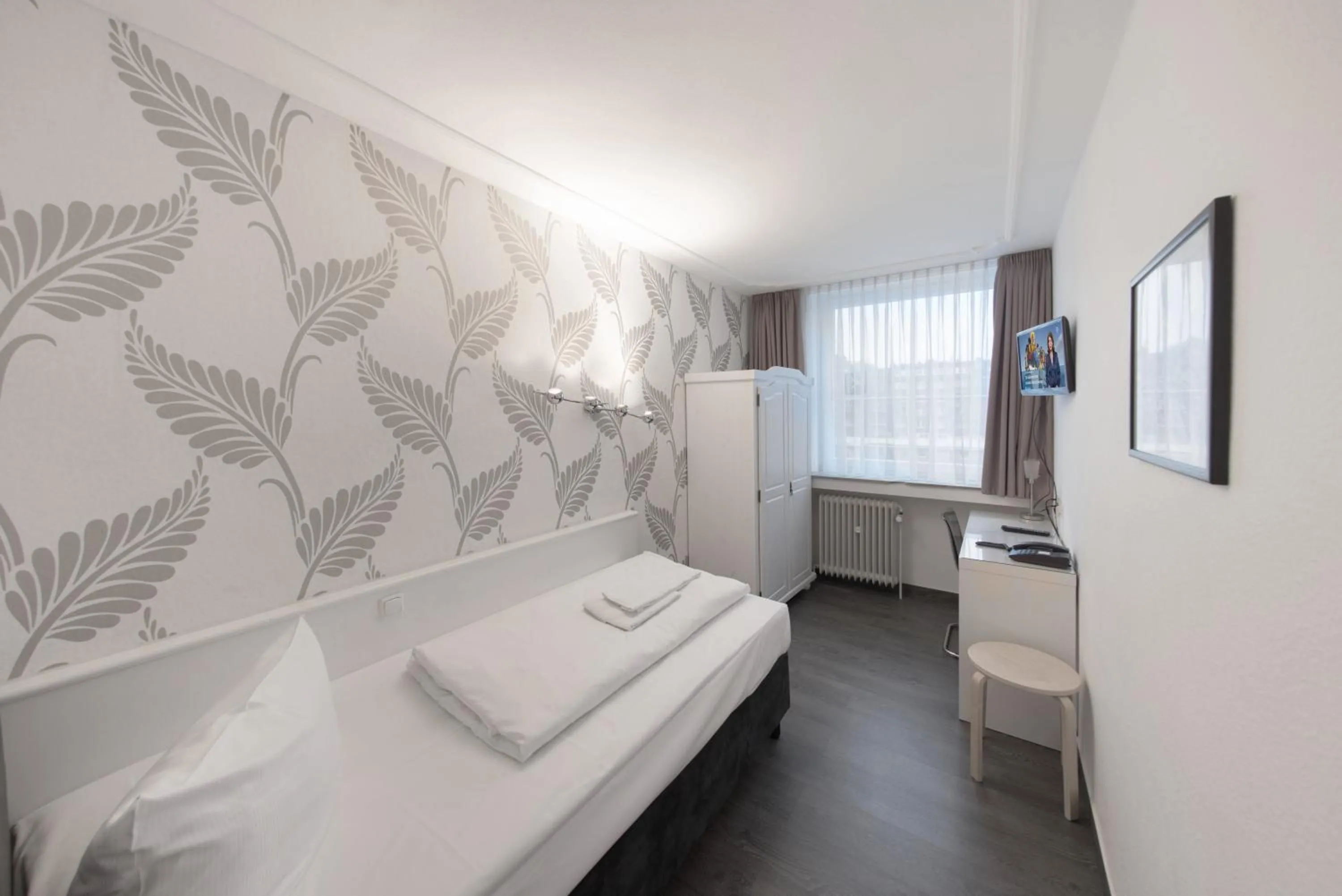 Bed in Hotel Krone Aachen | City-Eurogress