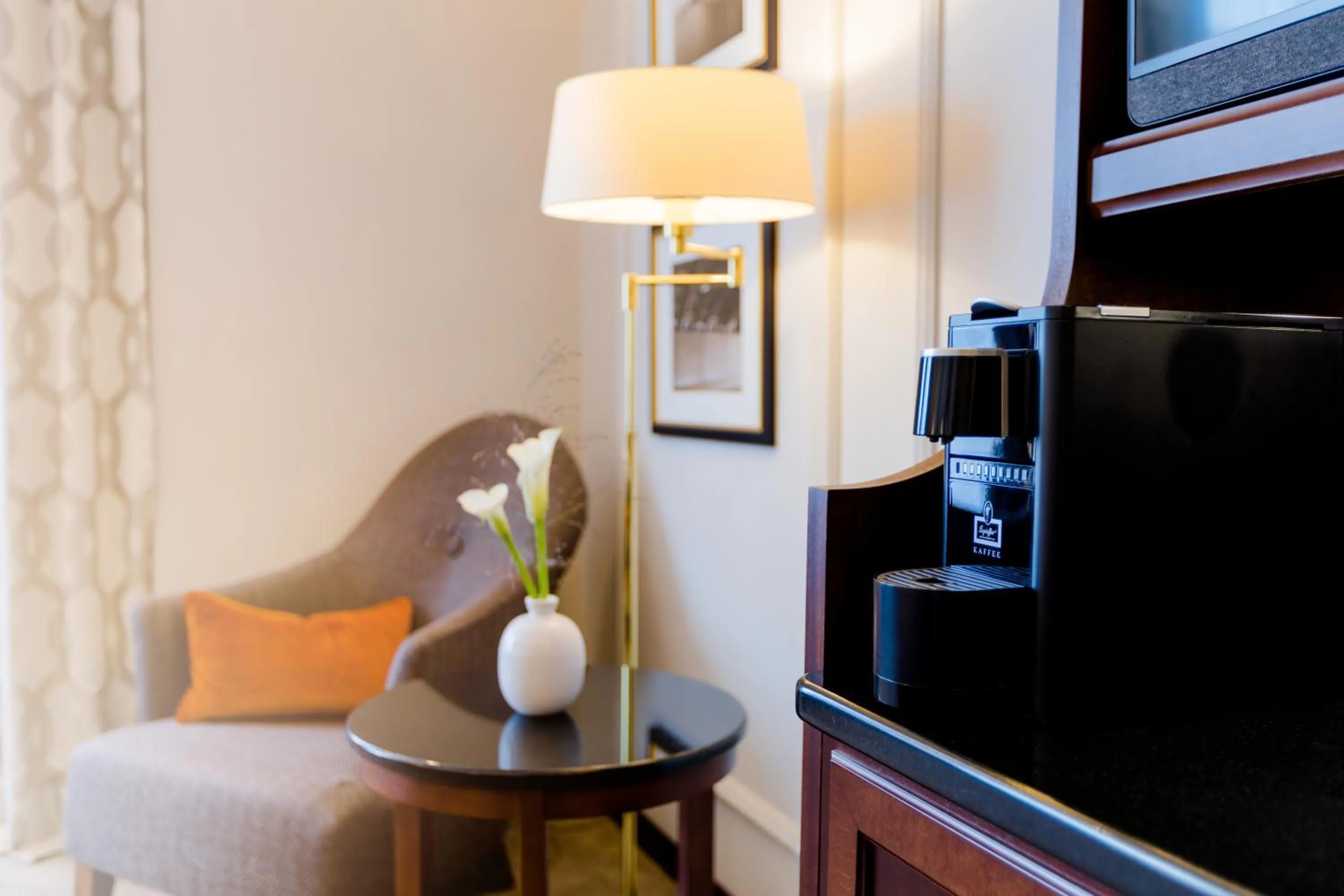 Coffee/tea facilities in Excelsior Hotel Ernst am Dom