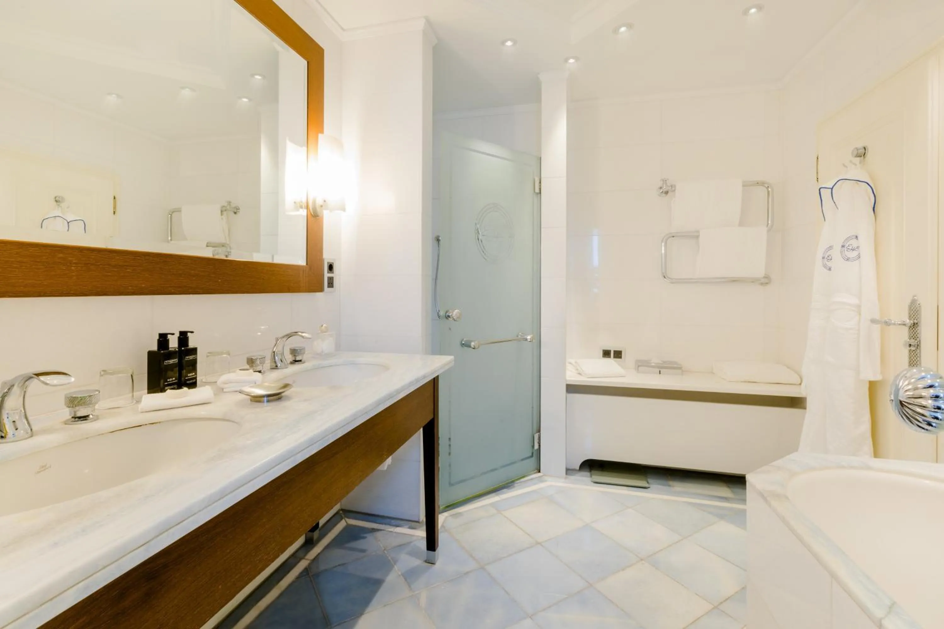 Bathroom in Excelsior Hotel Ernst am Dom