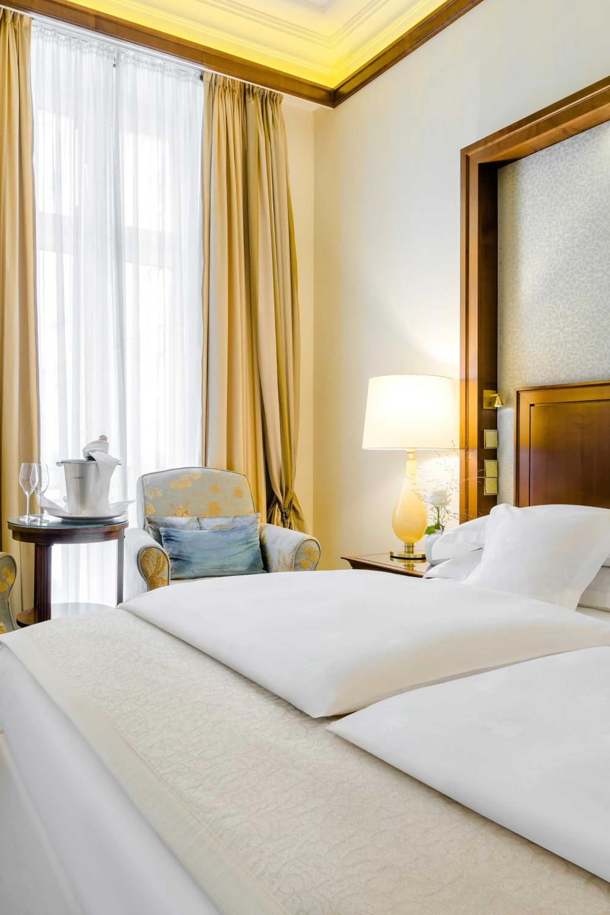 Bed in Excelsior Hotel Ernst am Dom