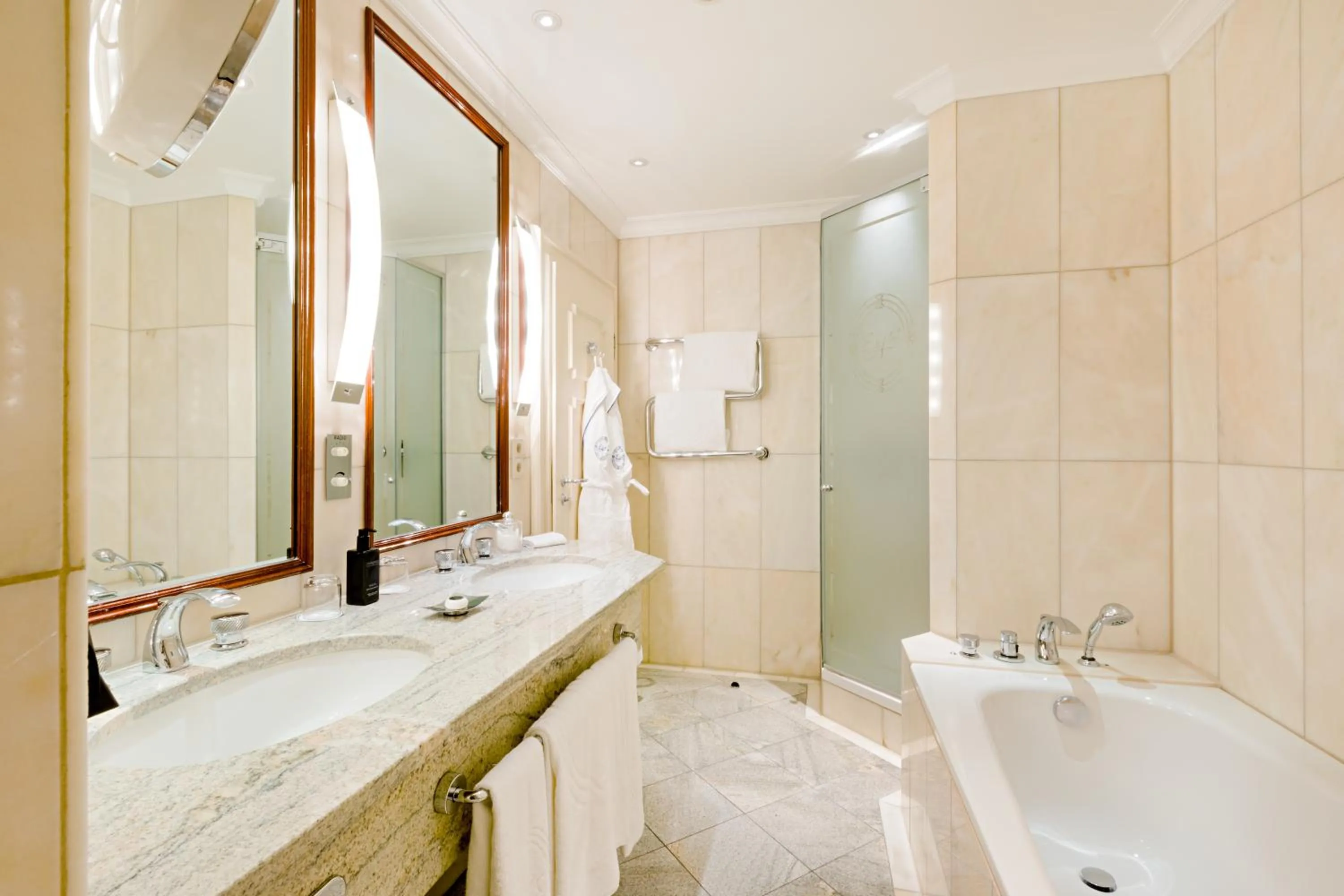 Bathroom in Excelsior Hotel Ernst am Dom