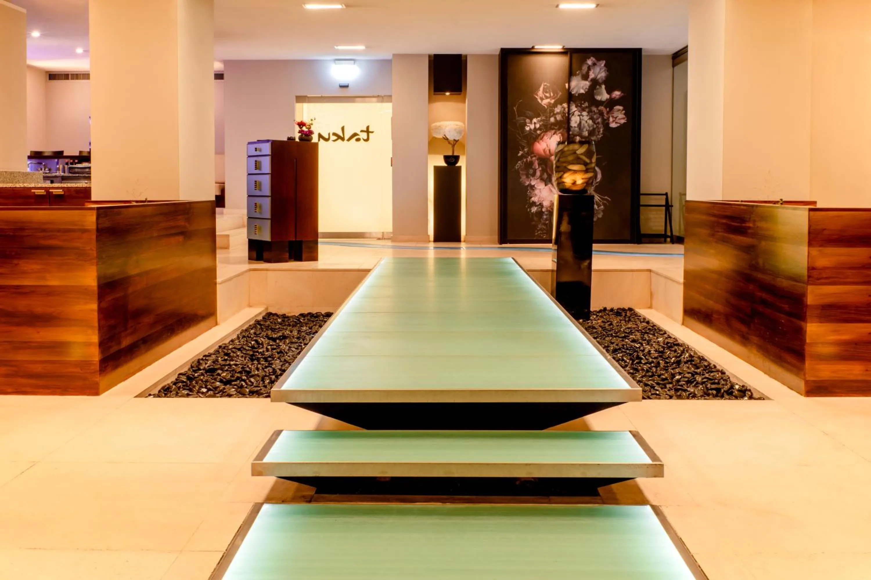 Restaurant/places to eat in Excelsior Hotel Ernst am Dom