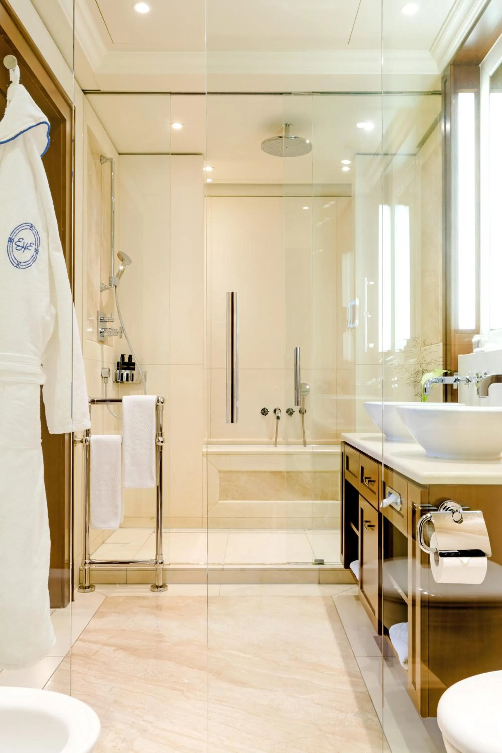 Bathroom in Excelsior Hotel Ernst am Dom