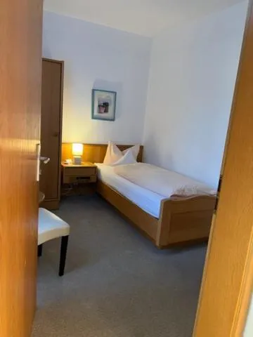 Bedroom, Bed in Sevda's Hotel Garni Weinforth