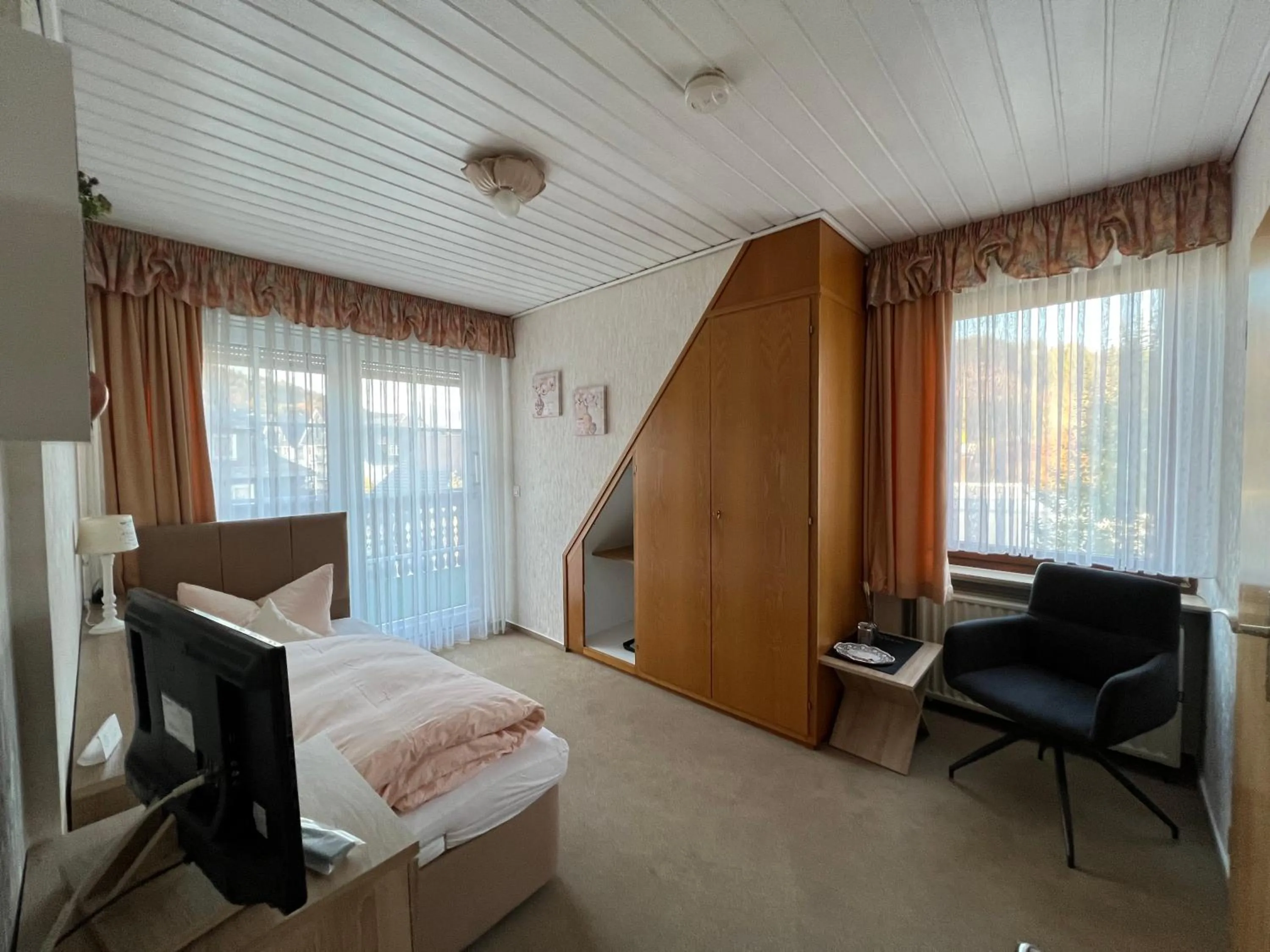 Photo of the whole room, Bed in Sevda's Hotel Garni Weinforth