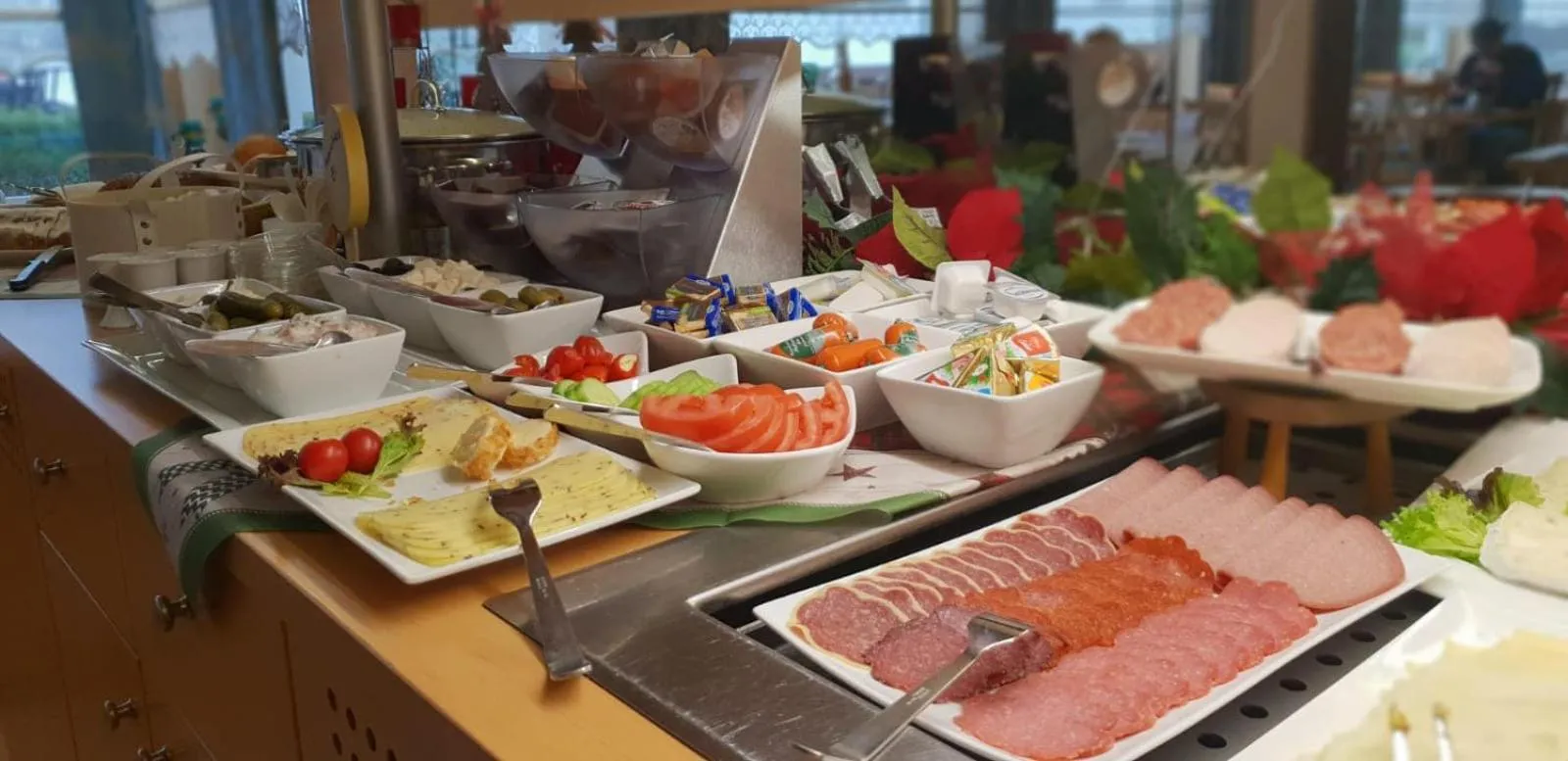 Food and drinks in Sevda's Hotel Garni Weinforth