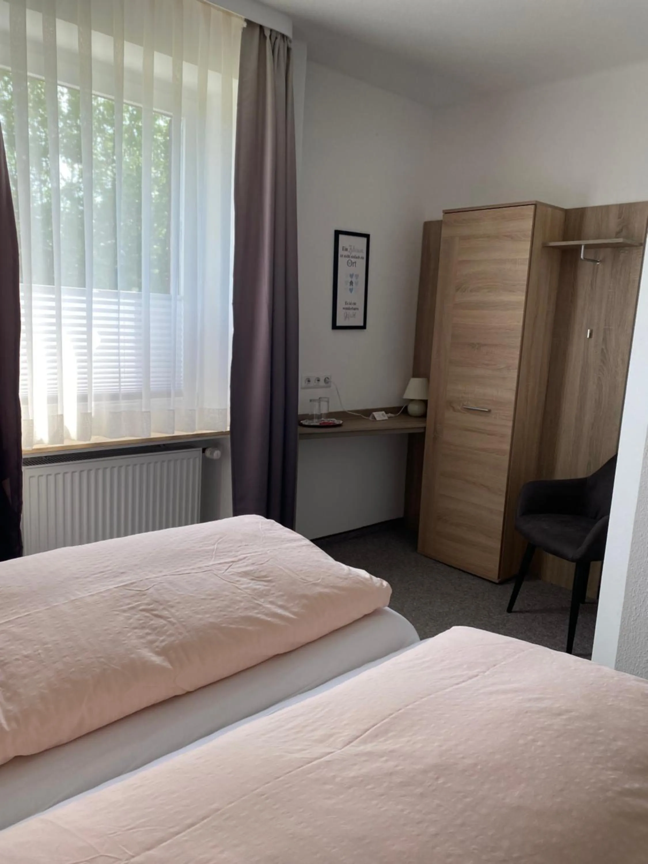 Bed in Sevda's Hotel Garni Weinforth