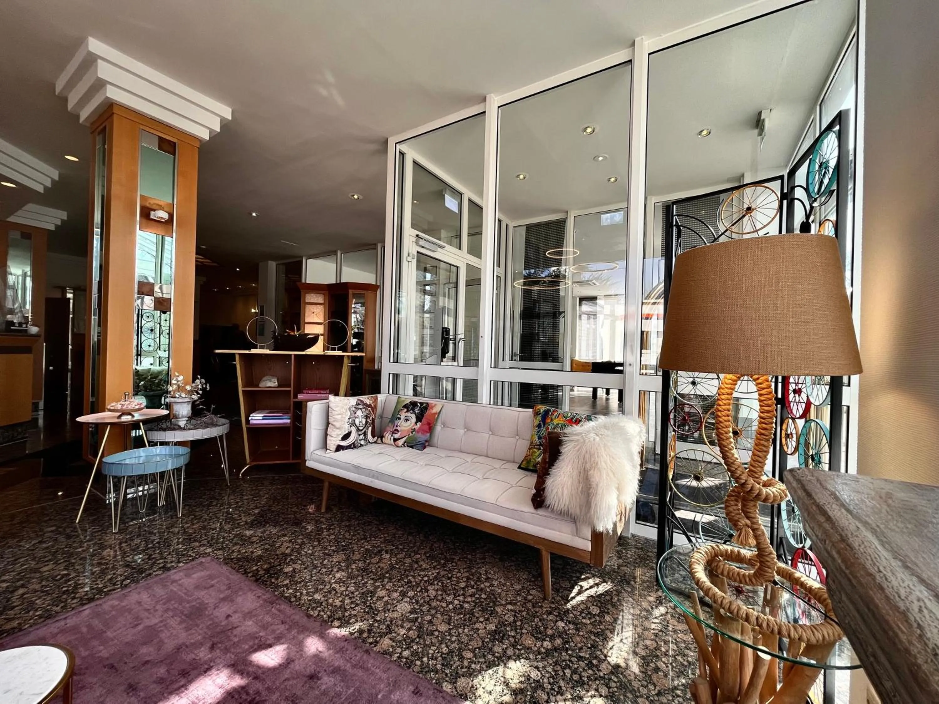 Lounge or bar in QU Hotel Augsburg