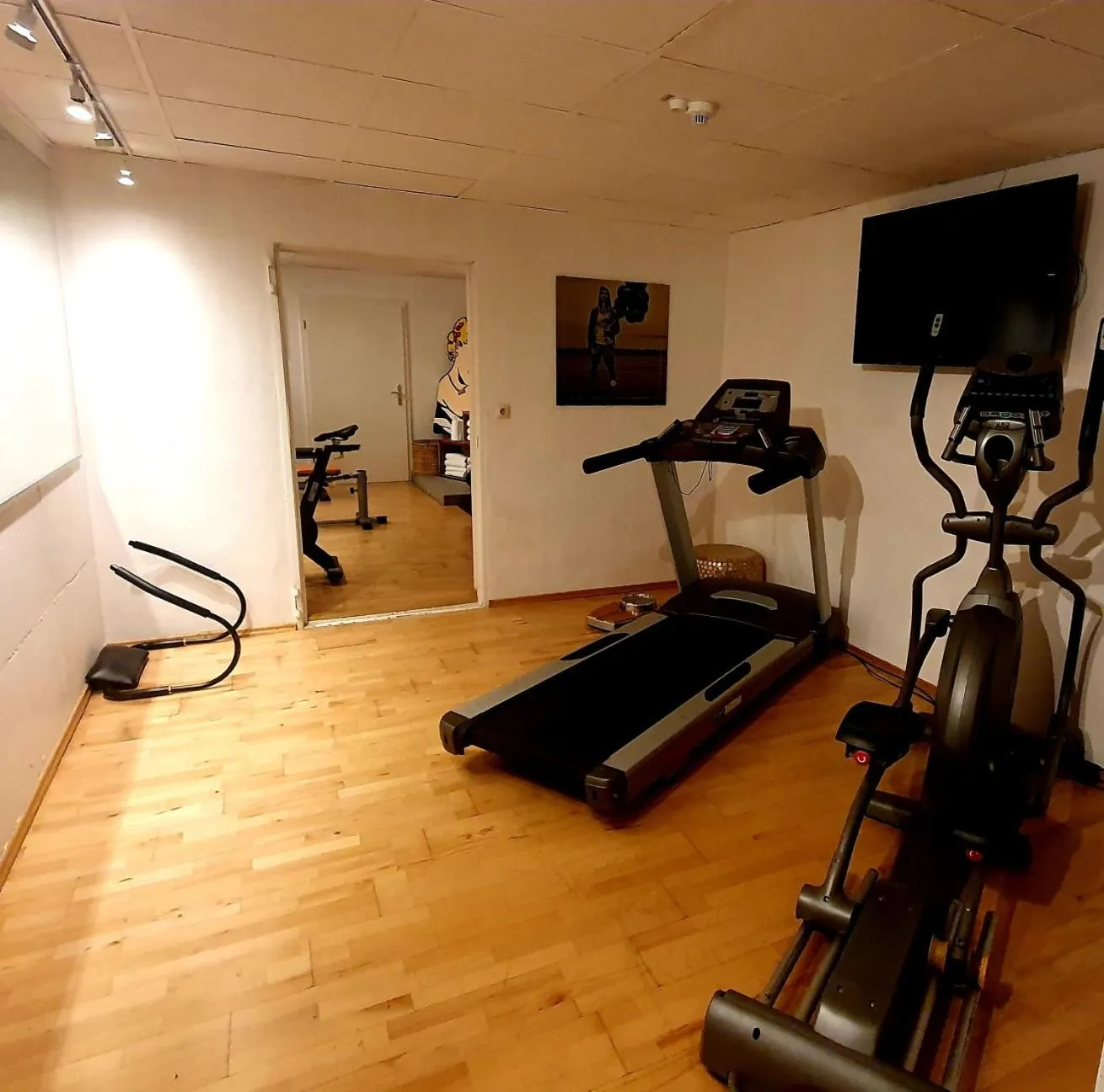 Fitness centre/facilities in QU Hotel Augsburg