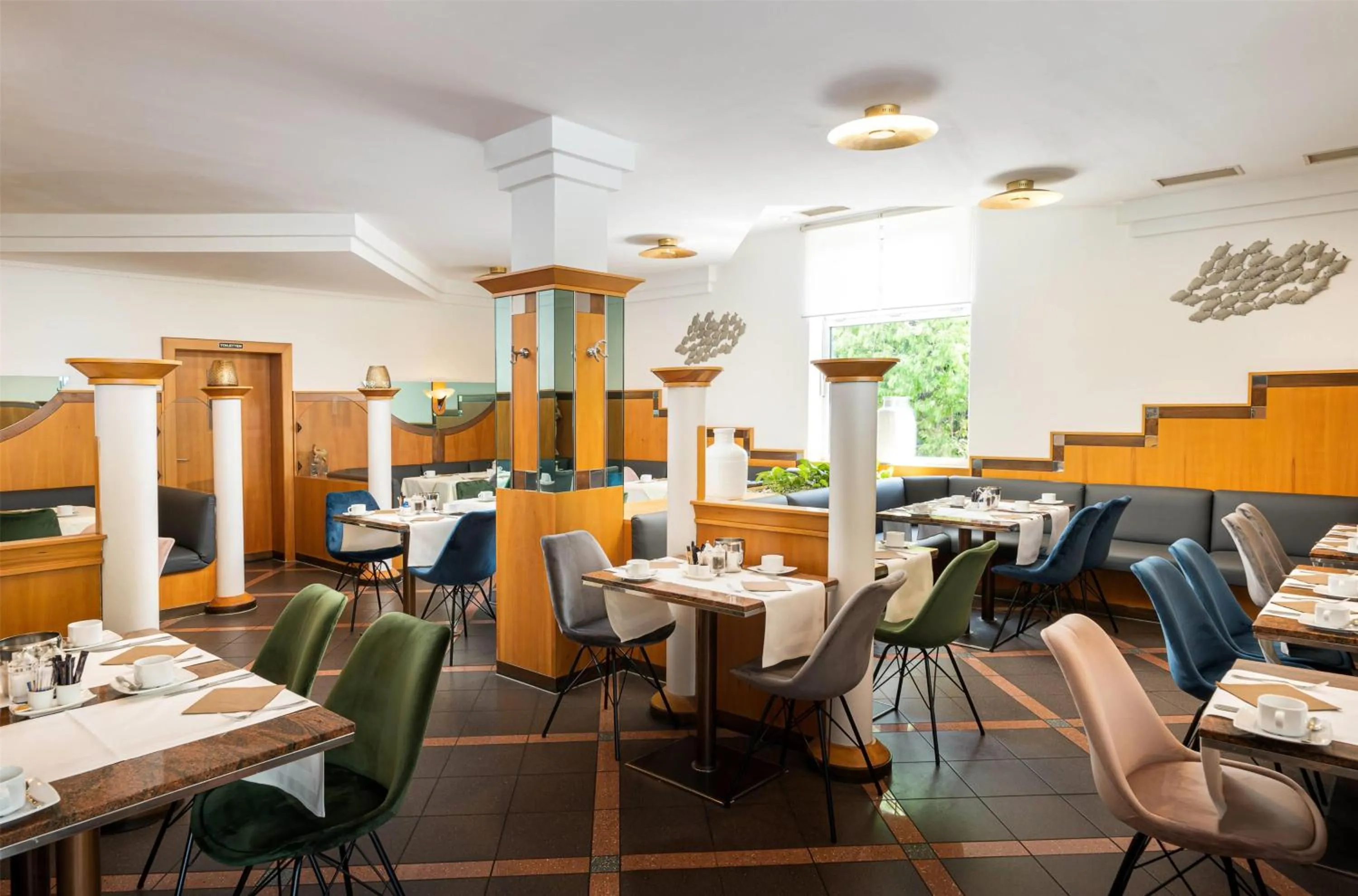 Restaurant/places to eat in QU Hotel, Trademark Collection by Wyndham