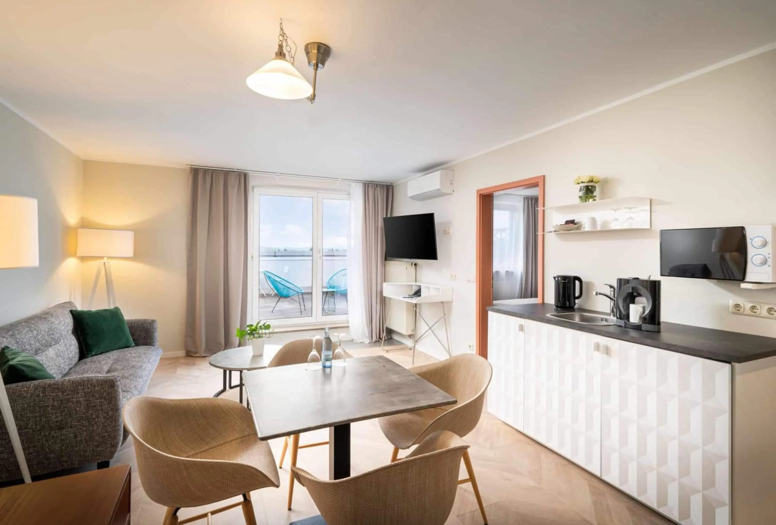 Photo of the whole room in QU Hotel, Trademark Collection by Wyndham