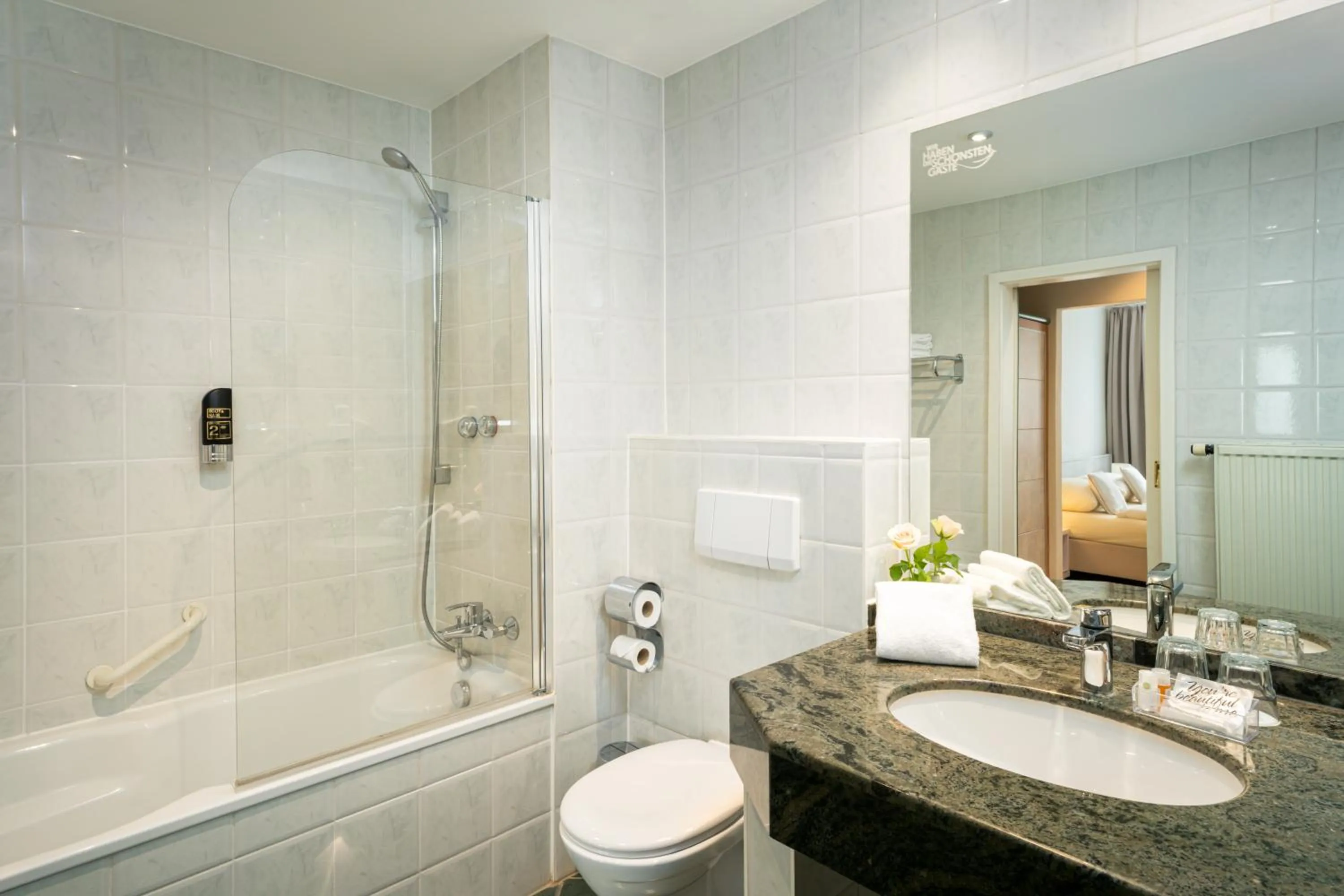 Bath in QU Hotel Augsburg