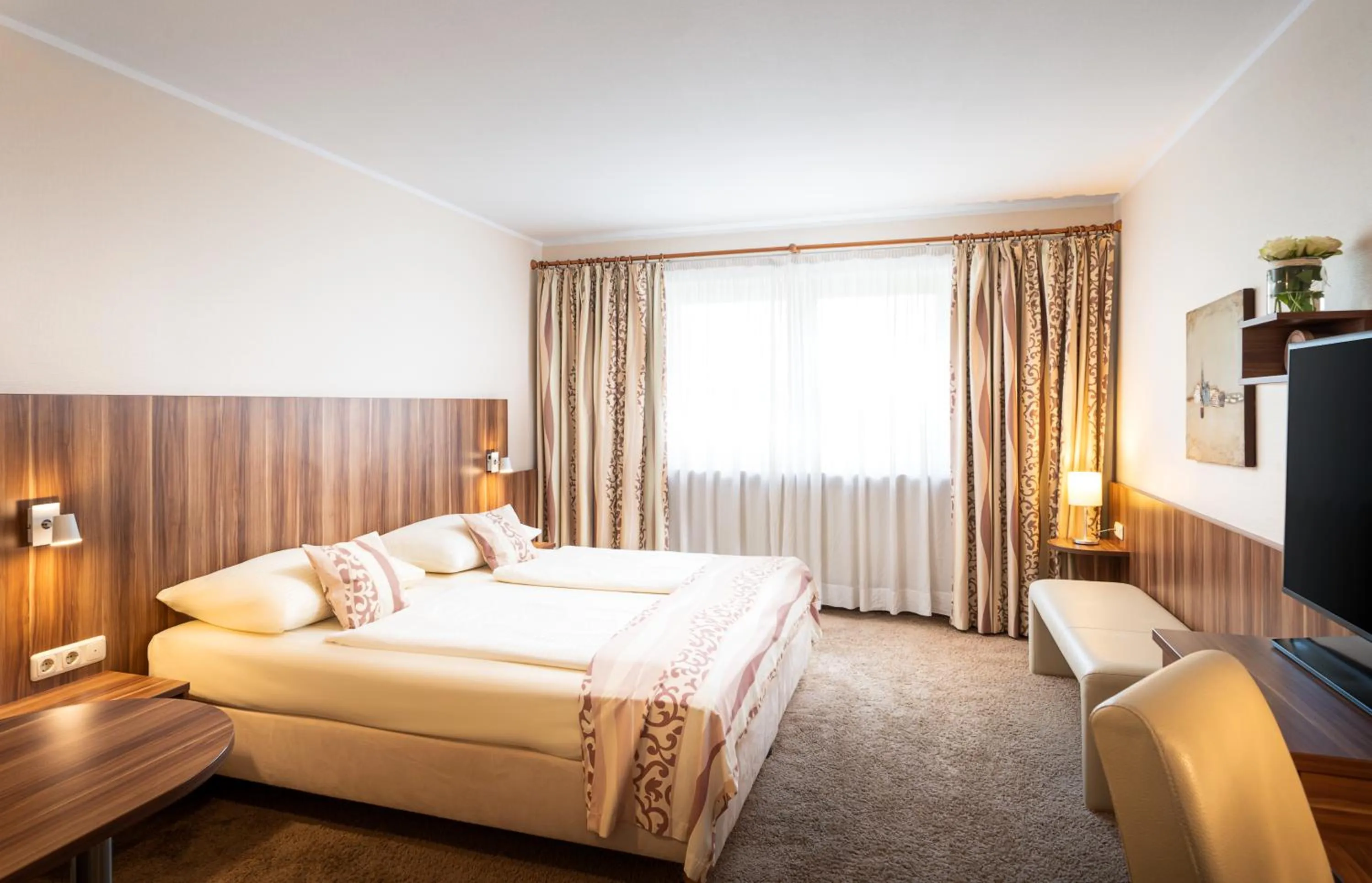 Photo of the whole room, Bed in QU Hotel Augsburg