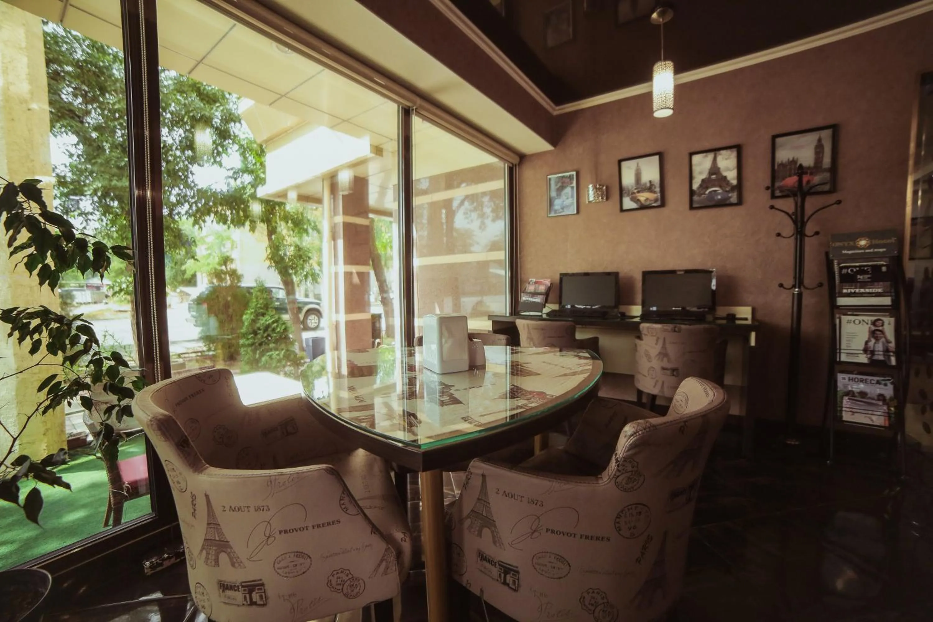 Lounge or bar in Onyx Hotel Bishkek