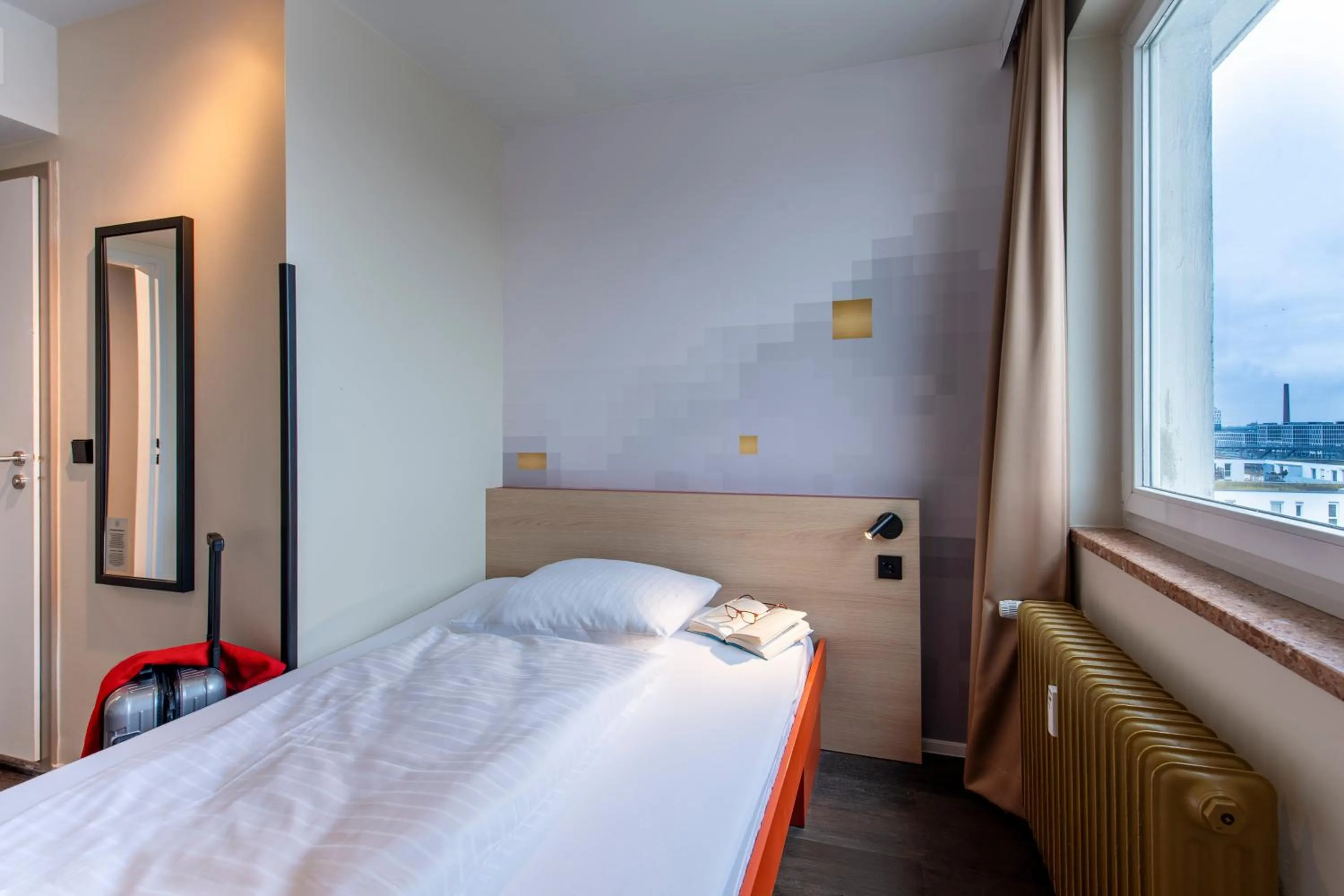 Bedroom, Bed in MEININGER Hotel München Zentrum