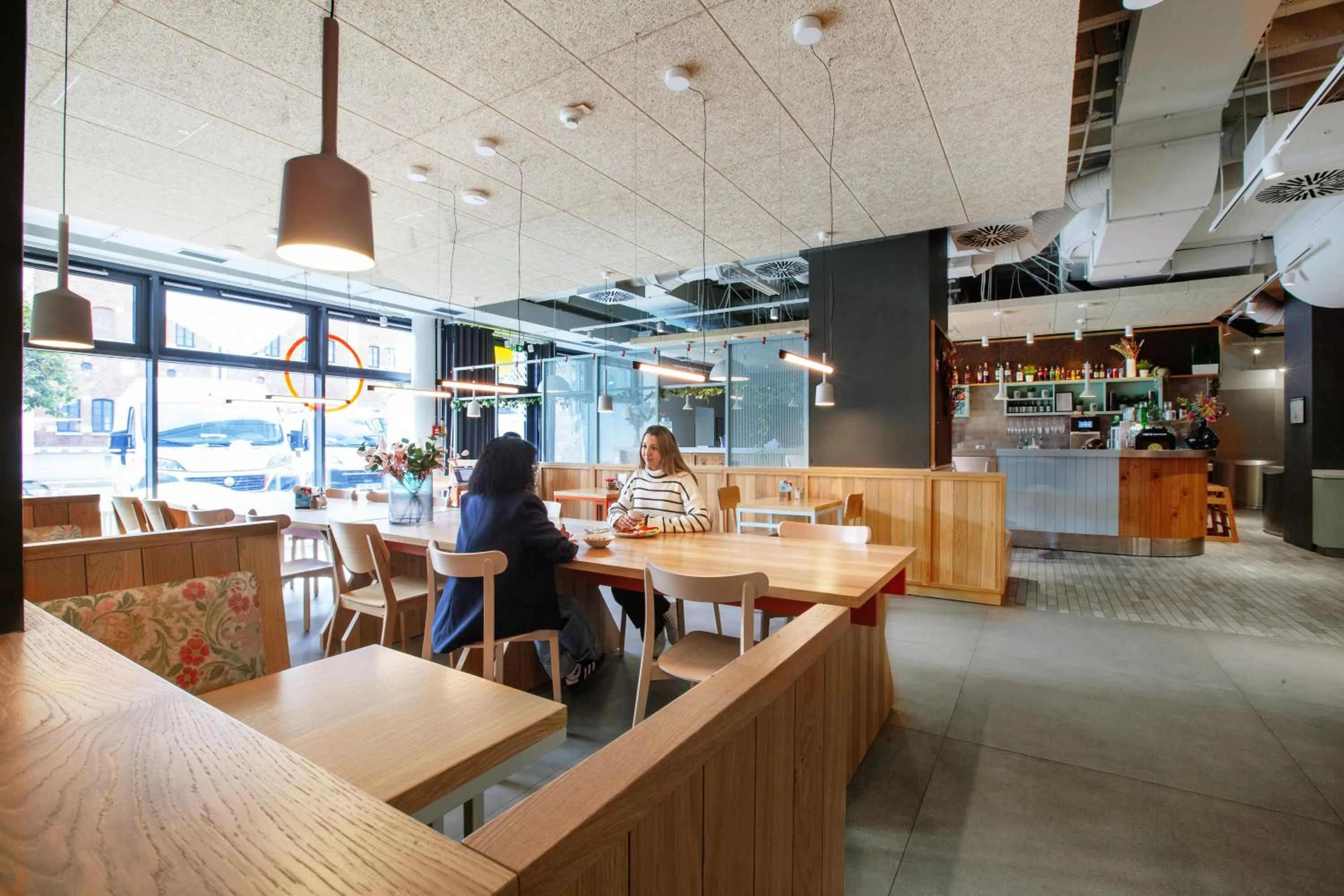 Lounge or bar in MEININGER Hotel München Zentrum