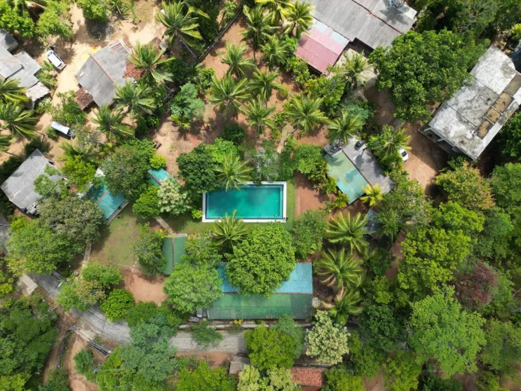 Bird's eye view in La Dolce Vita