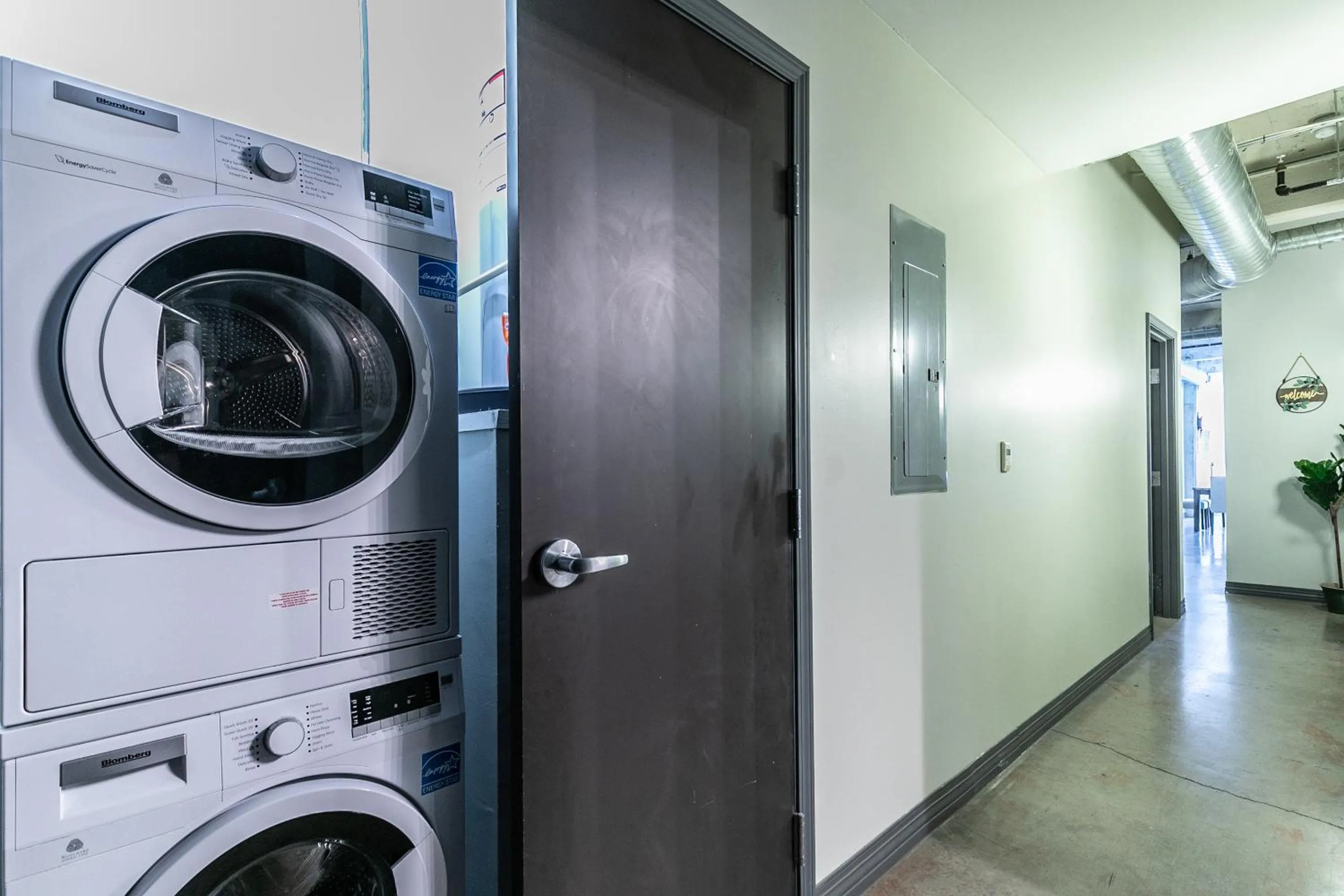 washing machine in Luxury Downtown Dallas Stay by Amyfinehouse