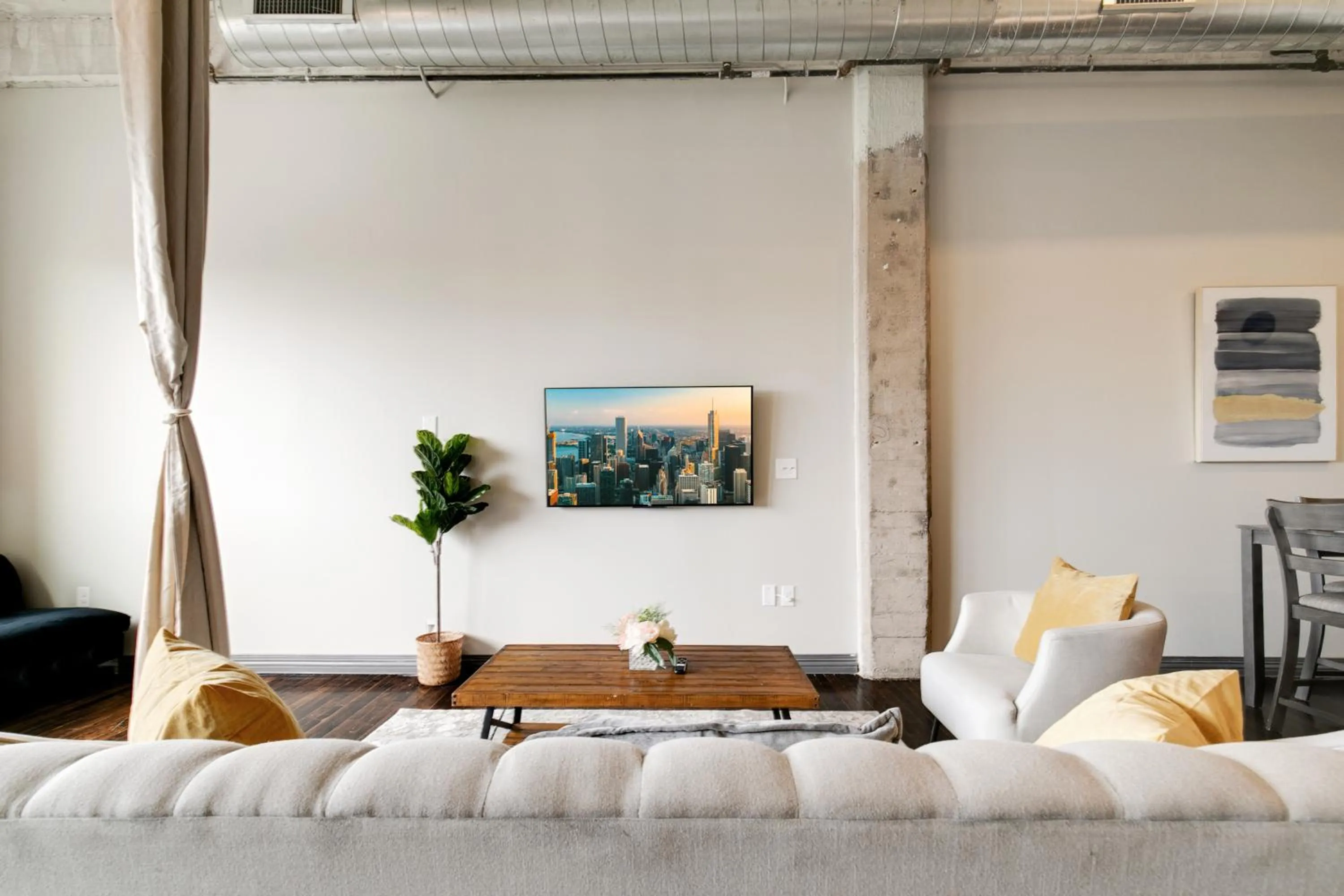 Living room, Bed in Luxury Downtown Dallas Stay by Amyfinehouse