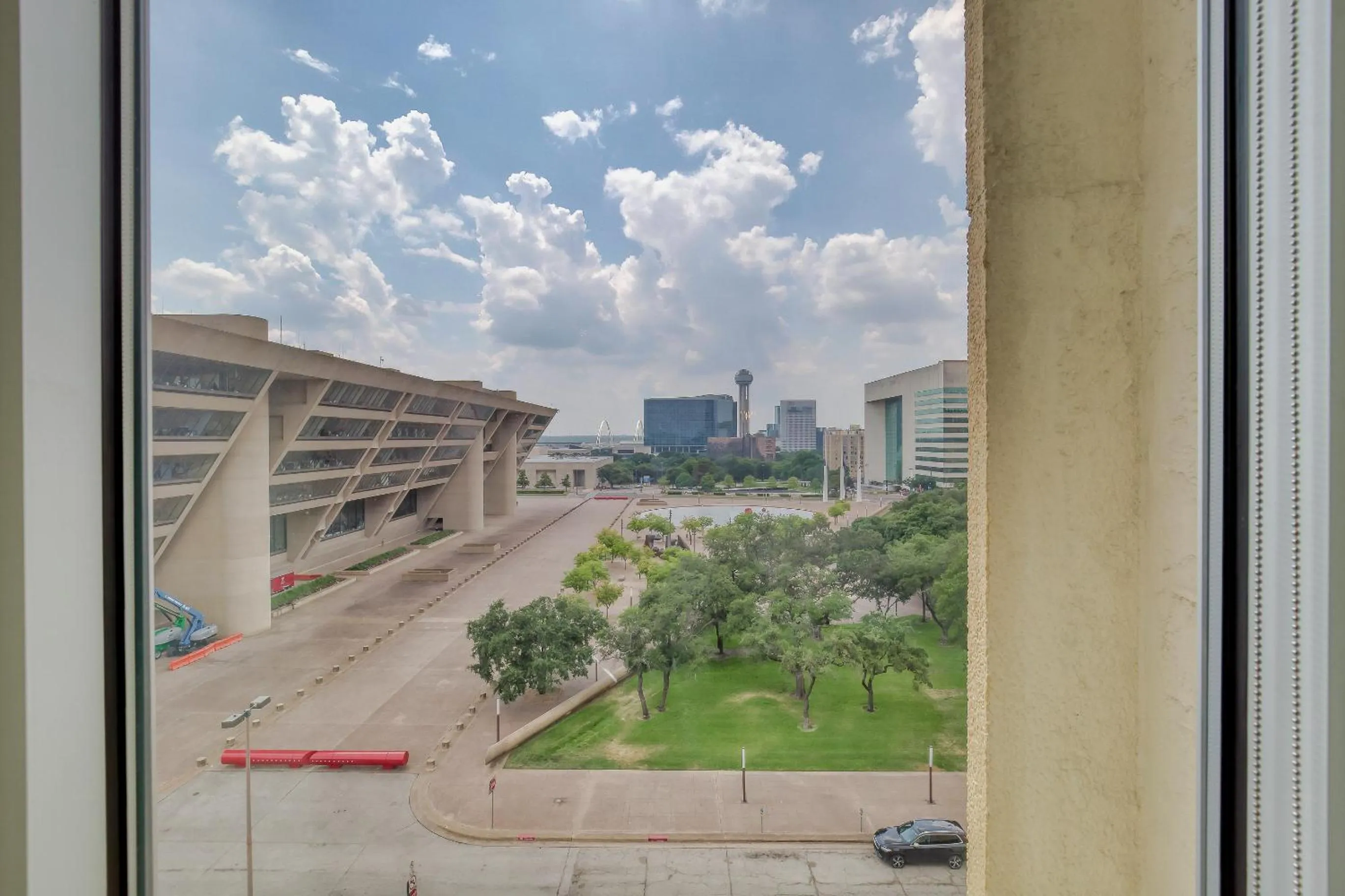 Property building in Luxury Downtown Dallas Stay by Amyfinehouse