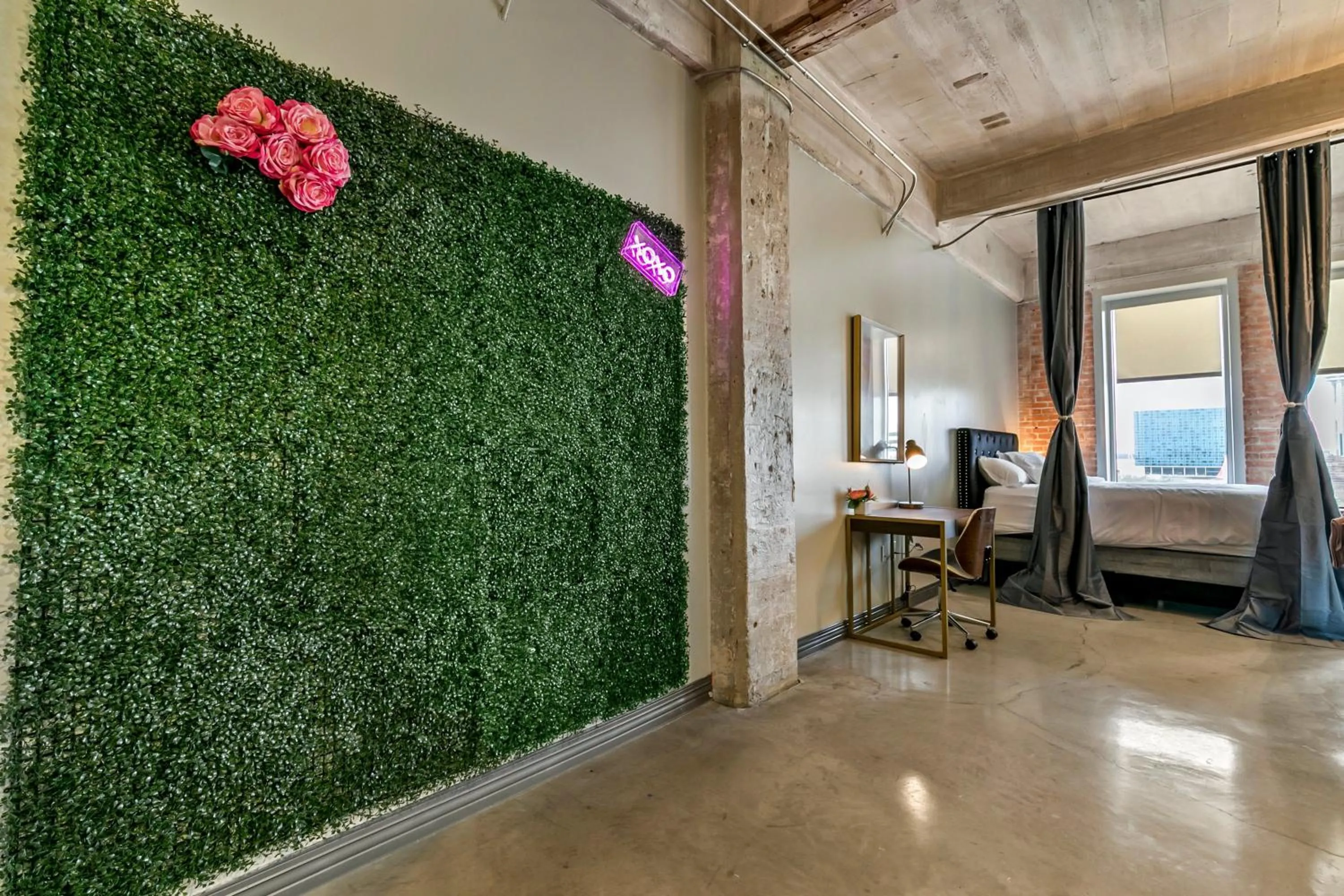 Seating area in Luxury Downtown Dallas Stay by Amyfinehouse