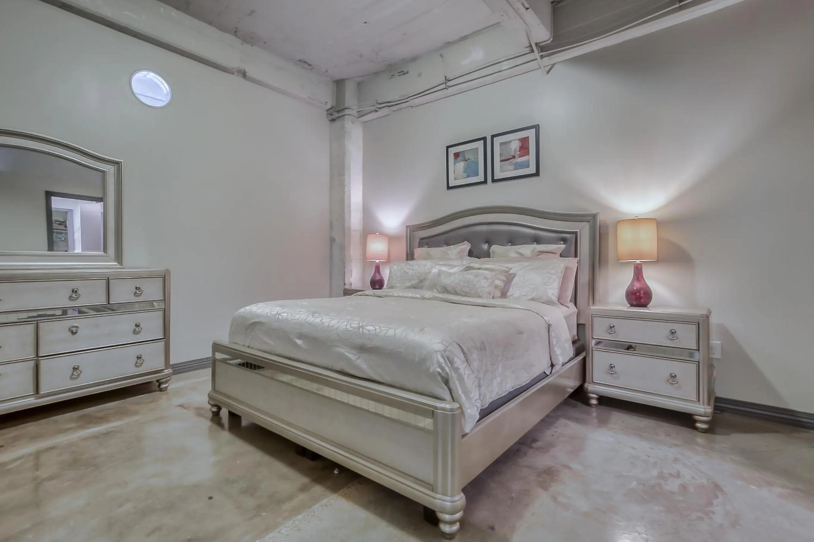 Bed in Luxury Downtown Dallas Stay by Amyfinehouse