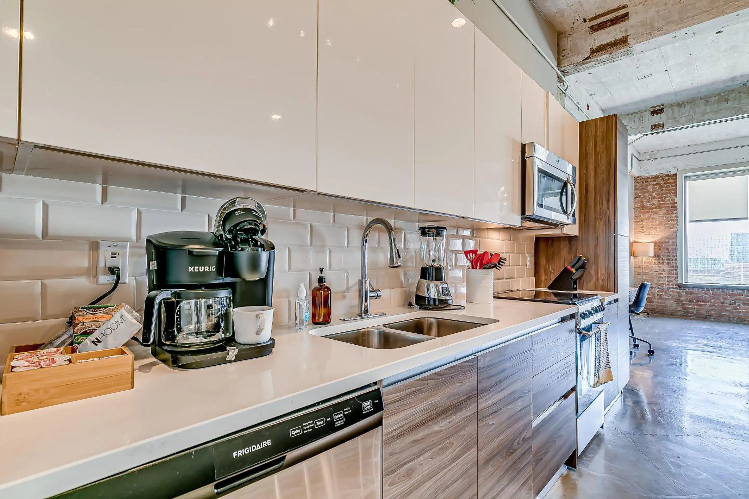 Coffee/tea facilities in Luxury Downtown Dallas Stay by Amyfinehouse