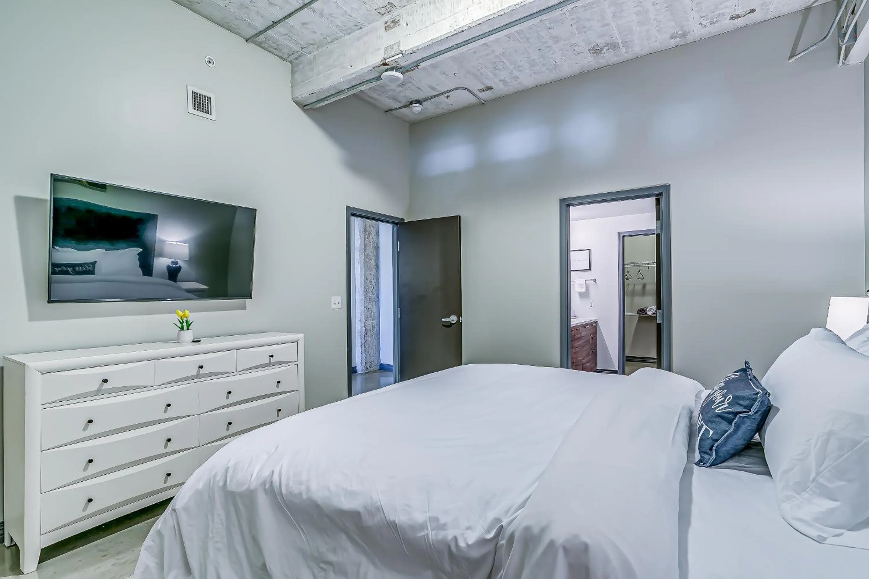 Bed in Luxury Downtown Dallas Stay by Amyfinehouse