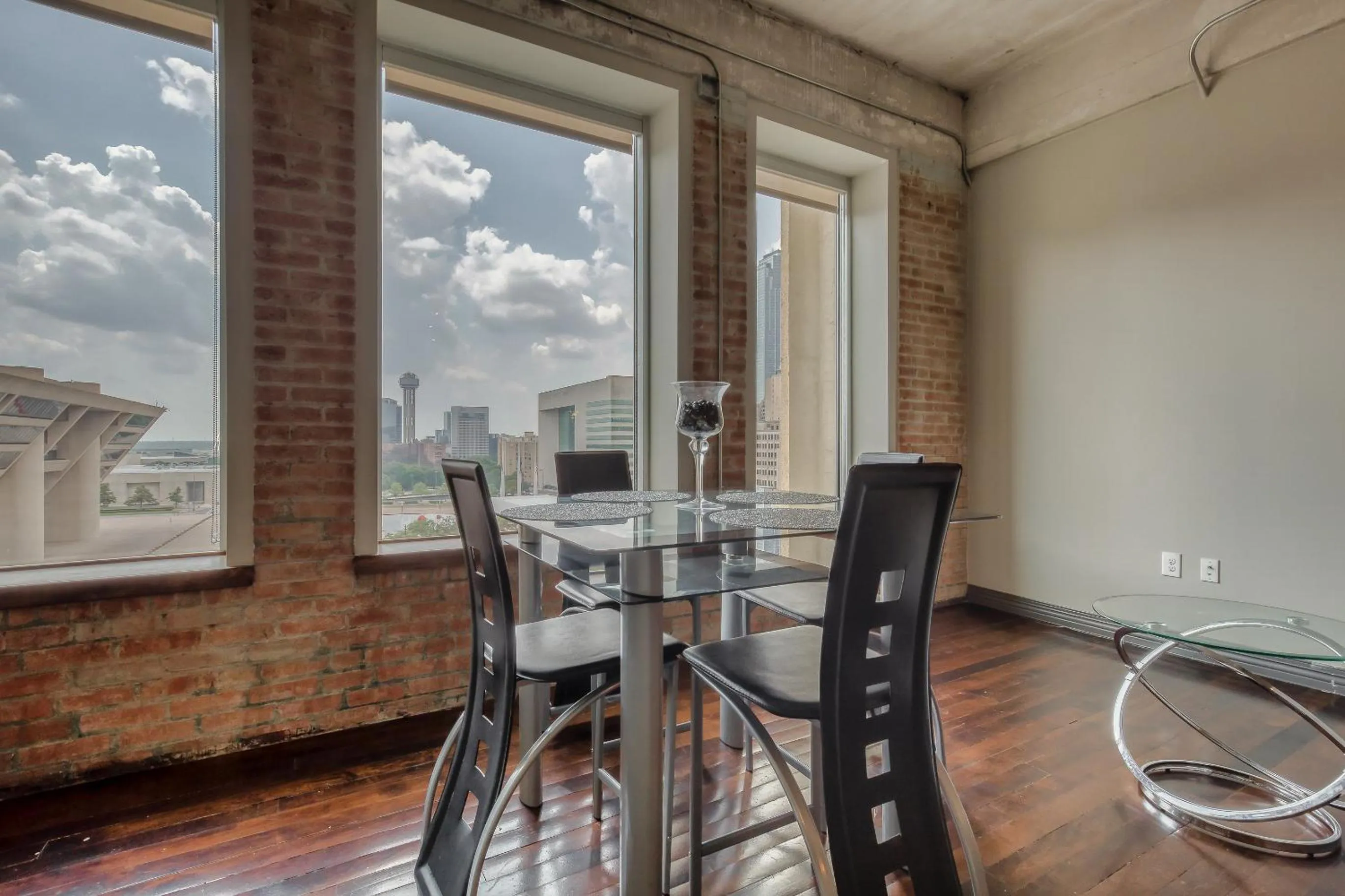Dining area in Luxury Downtown Dallas Stay by Amyfinehouse